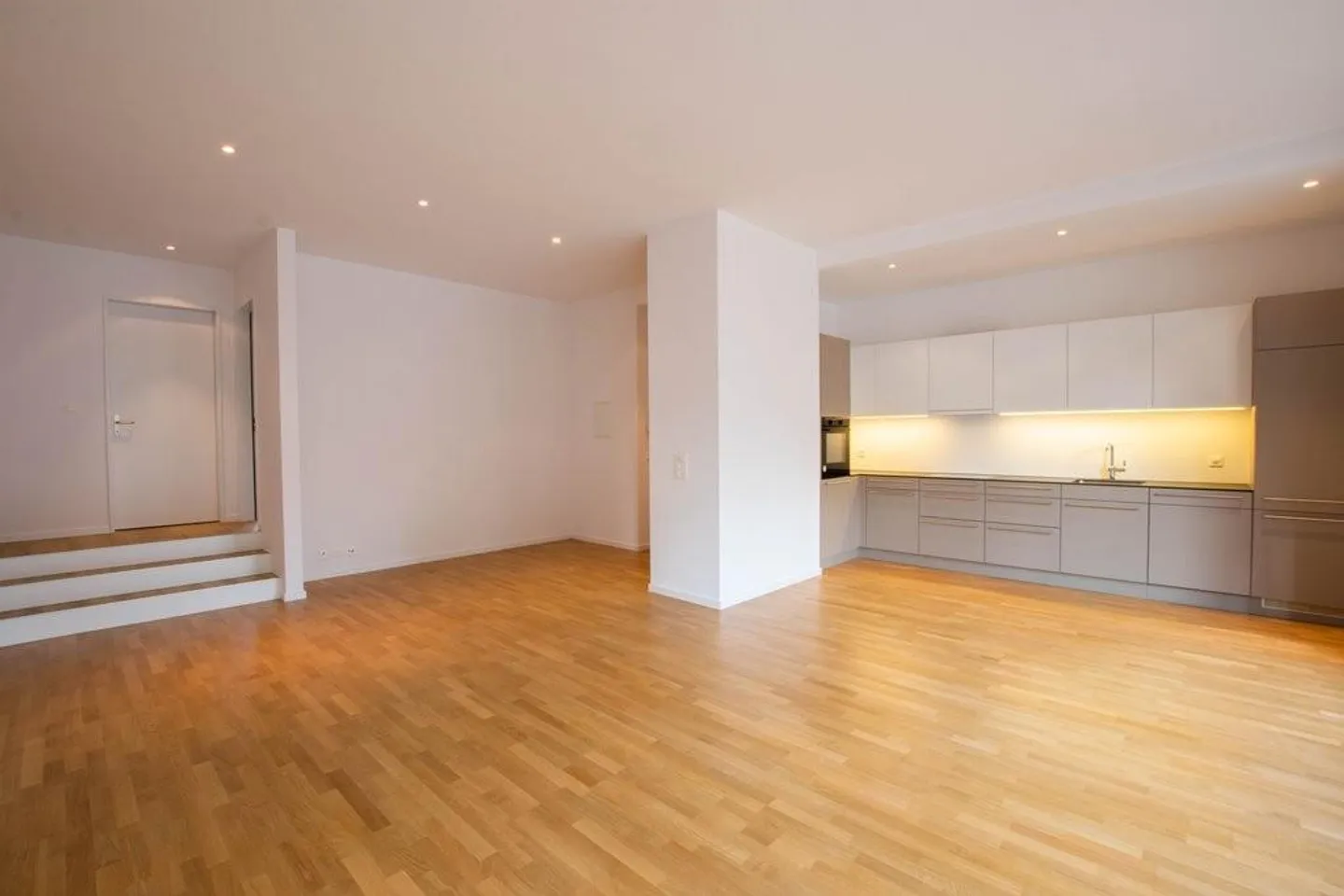Bellissimo appartamento di 2,5 stanze con terrazza in affitto - Foto 1 di 8