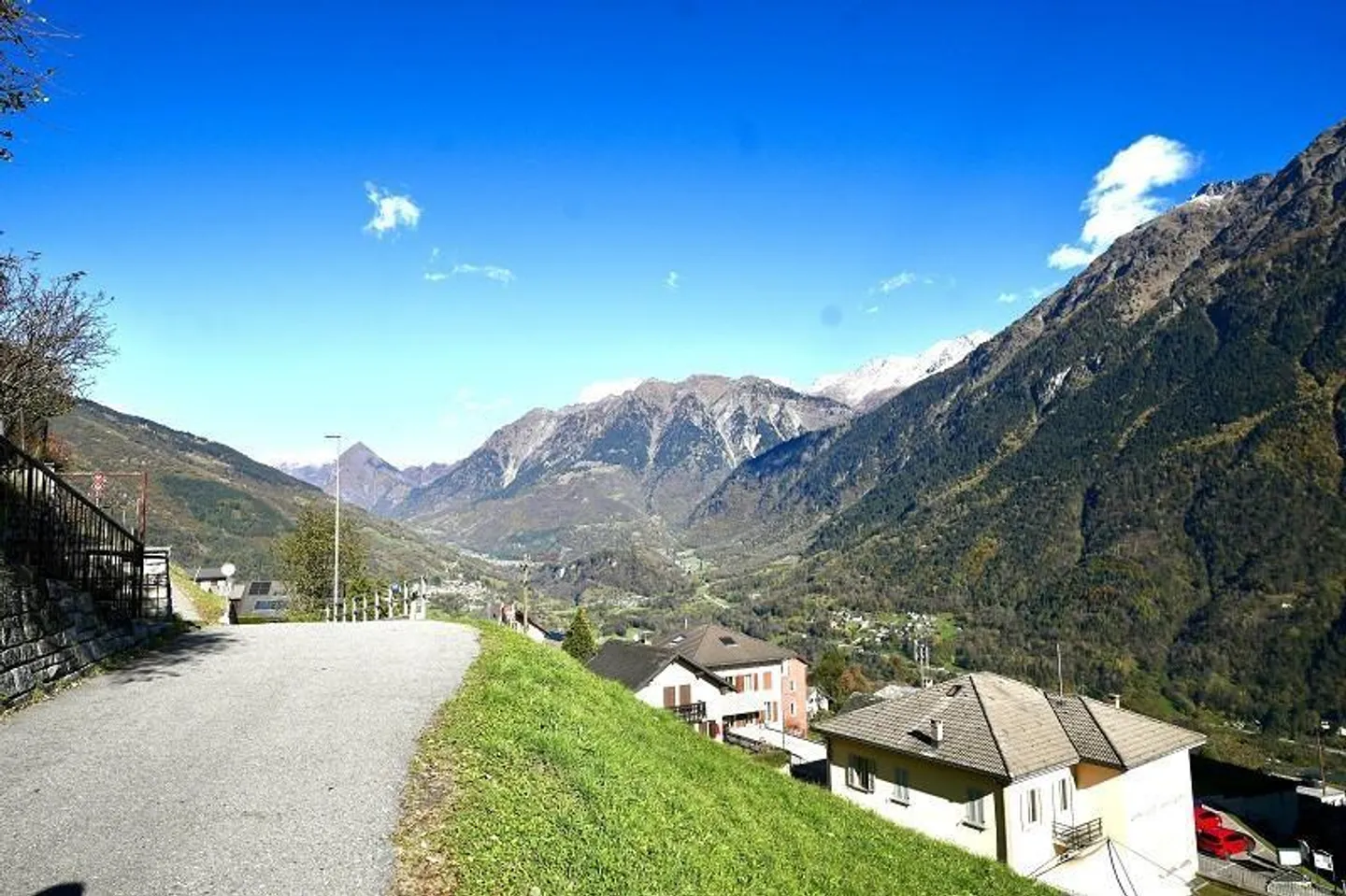 Terrain à bâtir R3 de 786 m2 dans un endroit très calme et ensoleillé avec vue... - Photo 5 sur 13