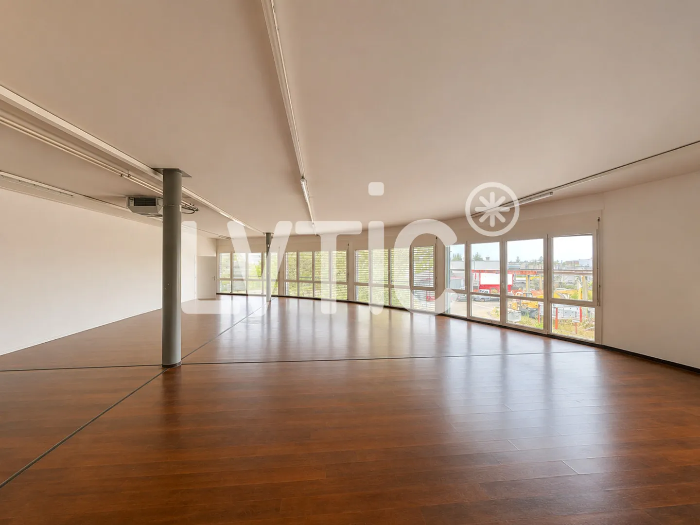 Uffici, locali, laboratorio di 336 m2 in affitto a Villeneuve - Foto 1 di 9