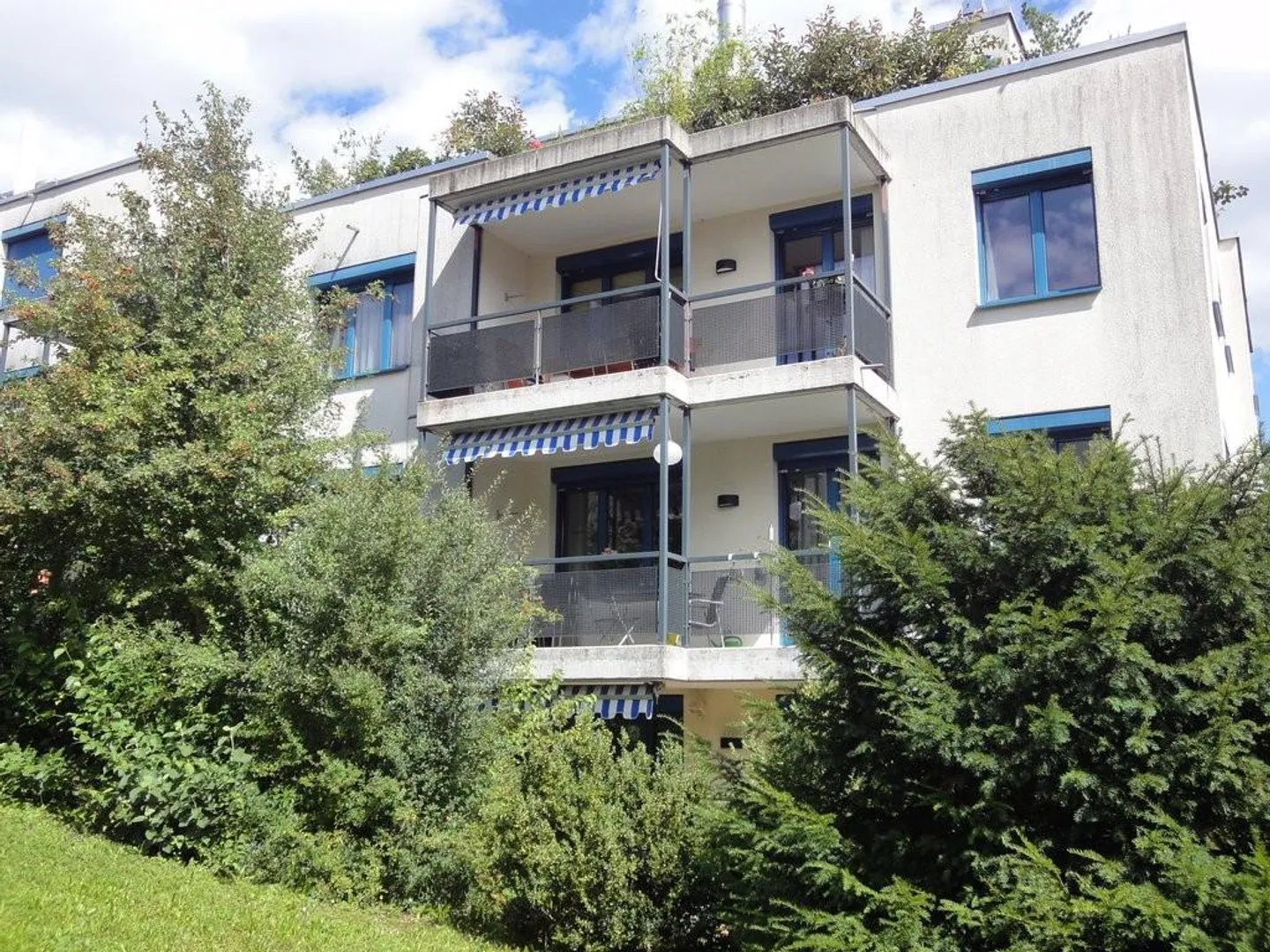 Sunny, quiet near the city, limited until 30.08.2028 - Photo 1 of 12