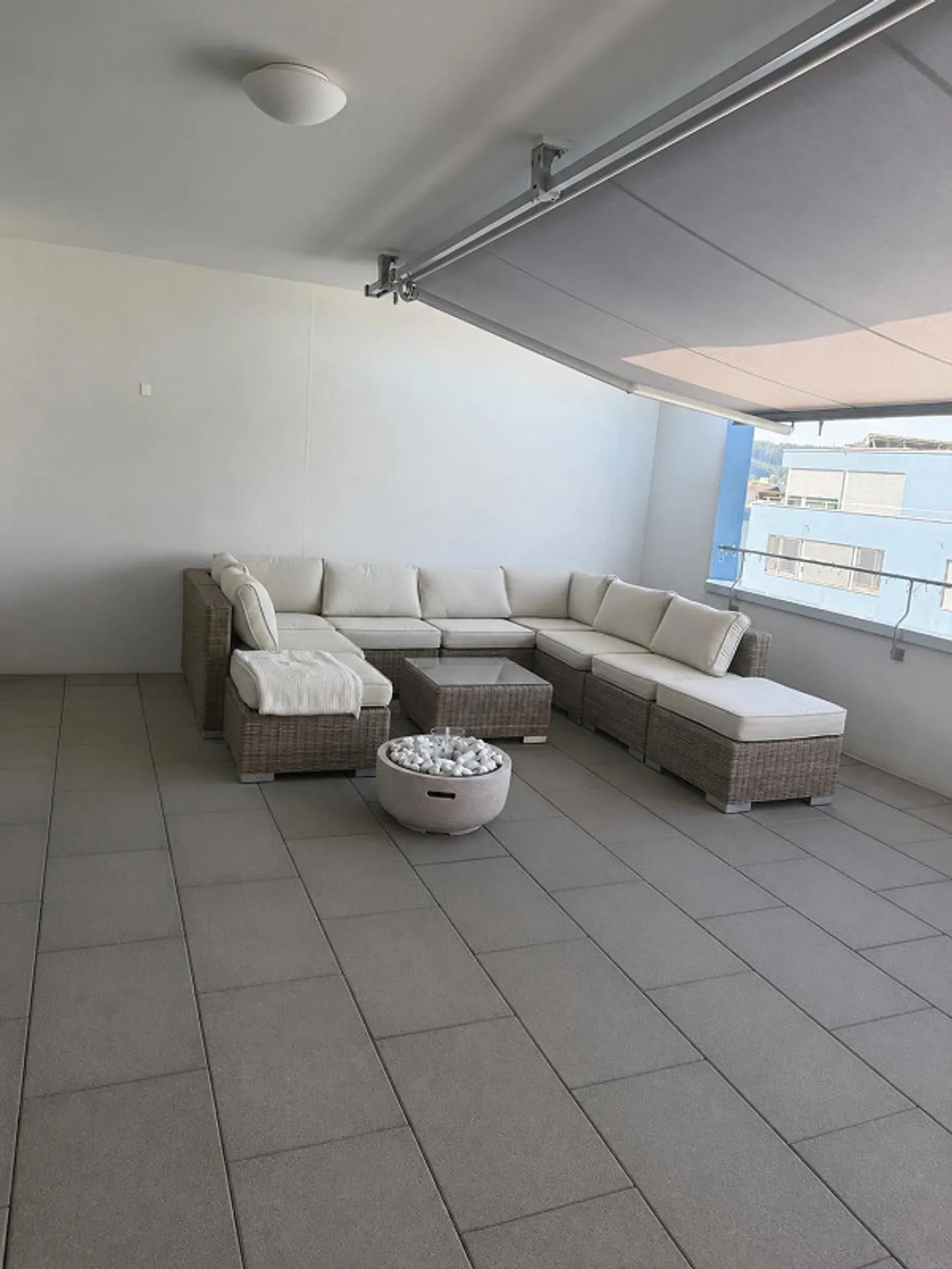 Terrasse ensoleillée de rêve au-dessus des toits de Reiden - Photo 1 sur 10
