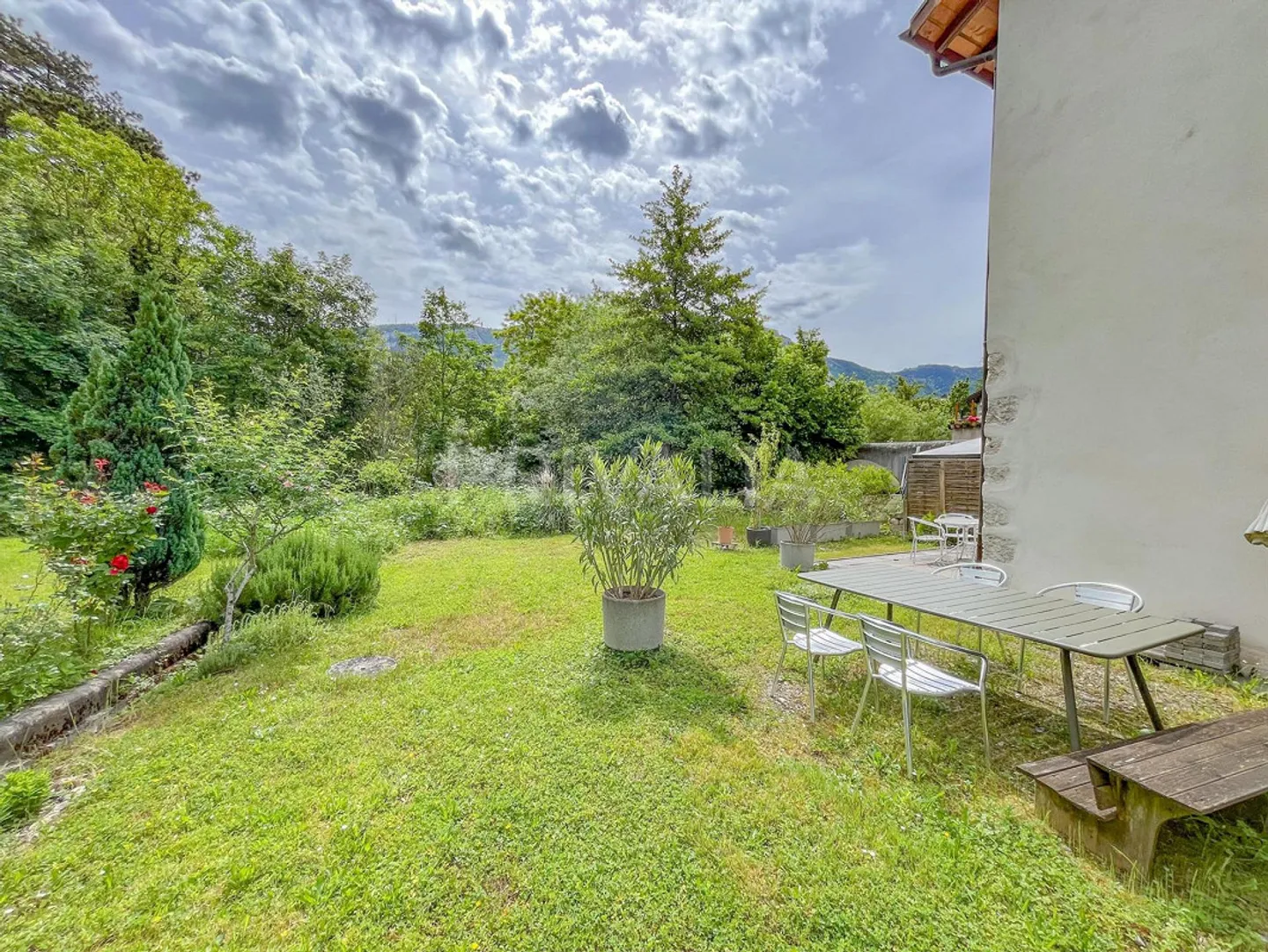 Bella casa a schiera nel centro del villaggio di Troinex - Foto 1 di 4