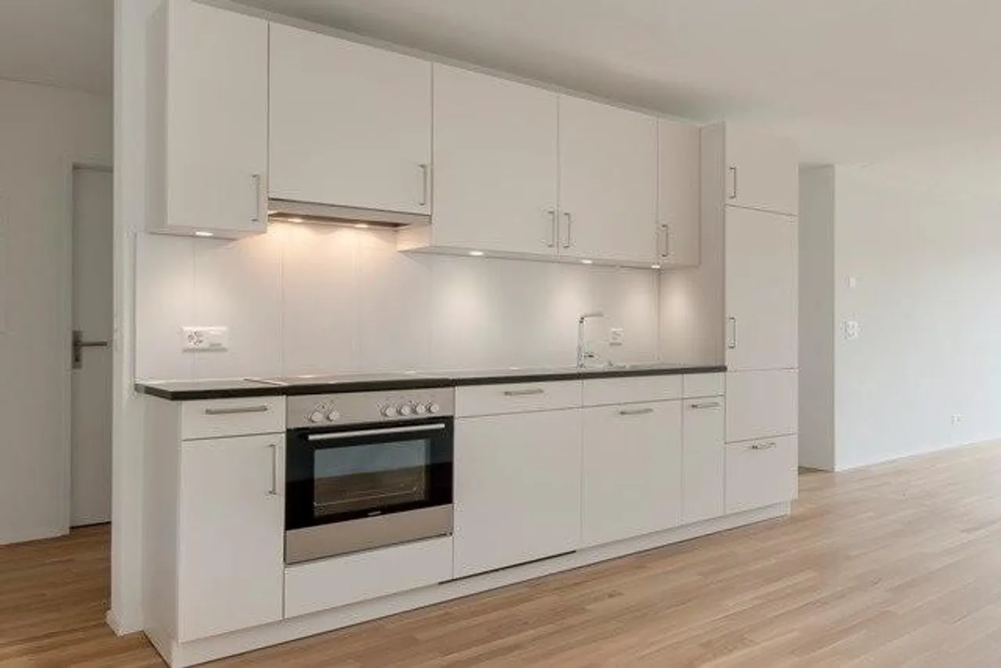 Moderne Wohnung mit Balkon - Foto 3 von 7