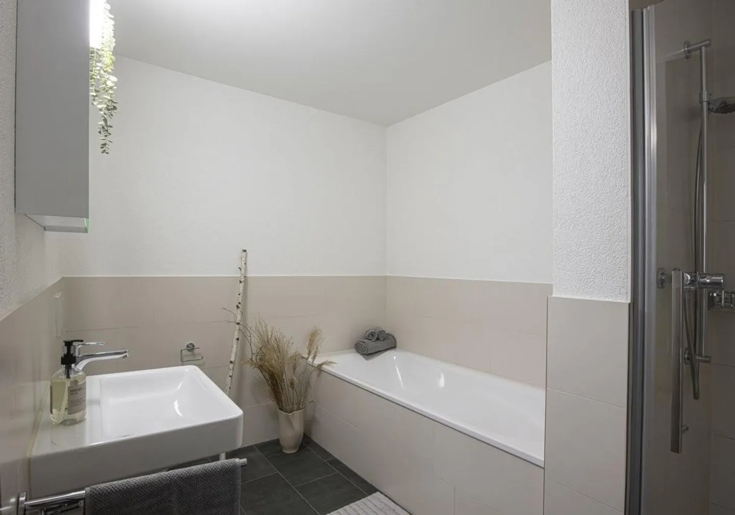 Moderne Wohnung mit Balkon - Foto 6 von 7