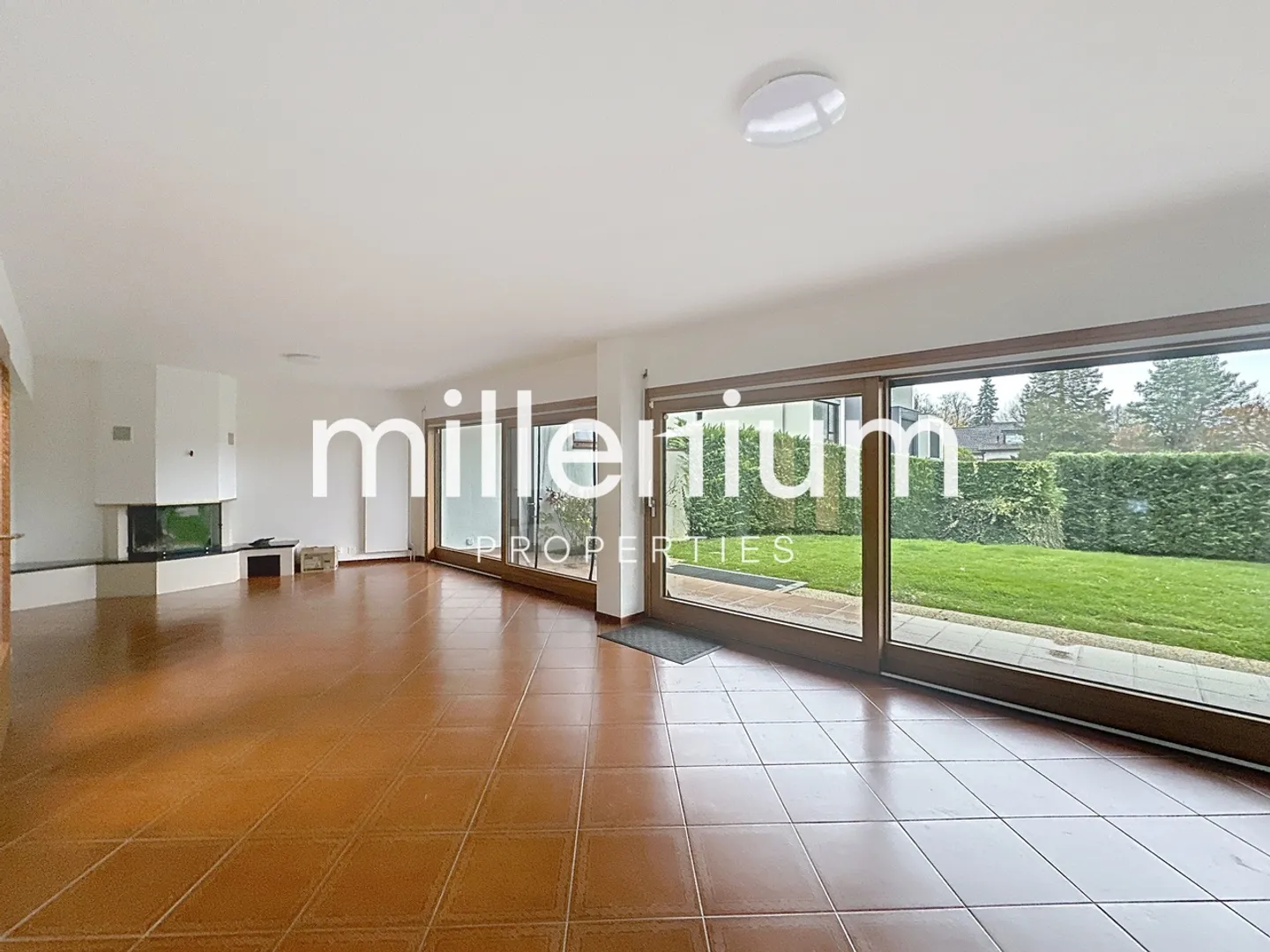 Schönes Haus mit Garten in Pregny-Chambésy - Foto 2 von 13