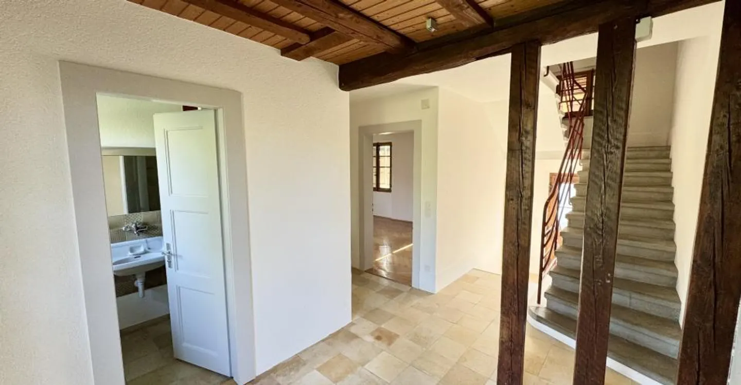 Haus mit angrenzendem Stall – Großes Renovierungspotenzial und Schaffung von zwei Wohneinheiten! - Foto 7 von 14