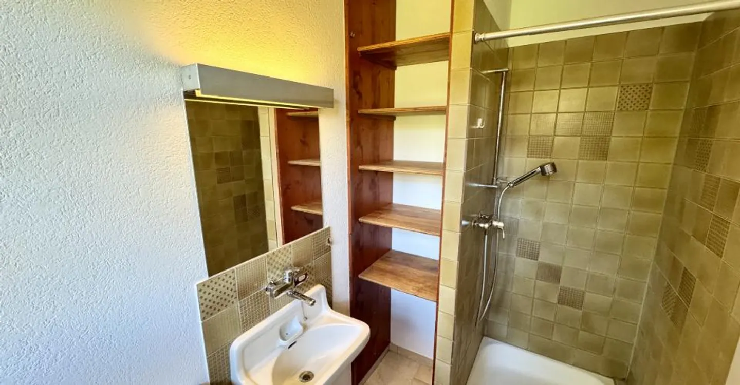 Haus mit angrenzendem Stall – Großes Renovierungspotenzial und Schaffung von zwei Wohneinheiten! - Foto 8 von 14