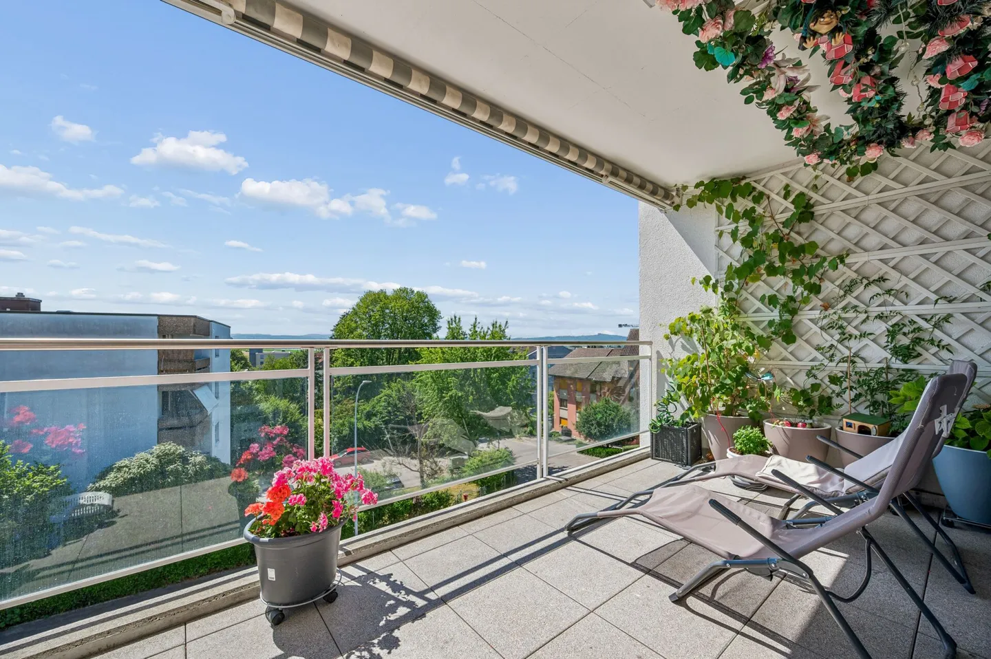 Helle Wohnung mit Balkon - Foto 4 von 13