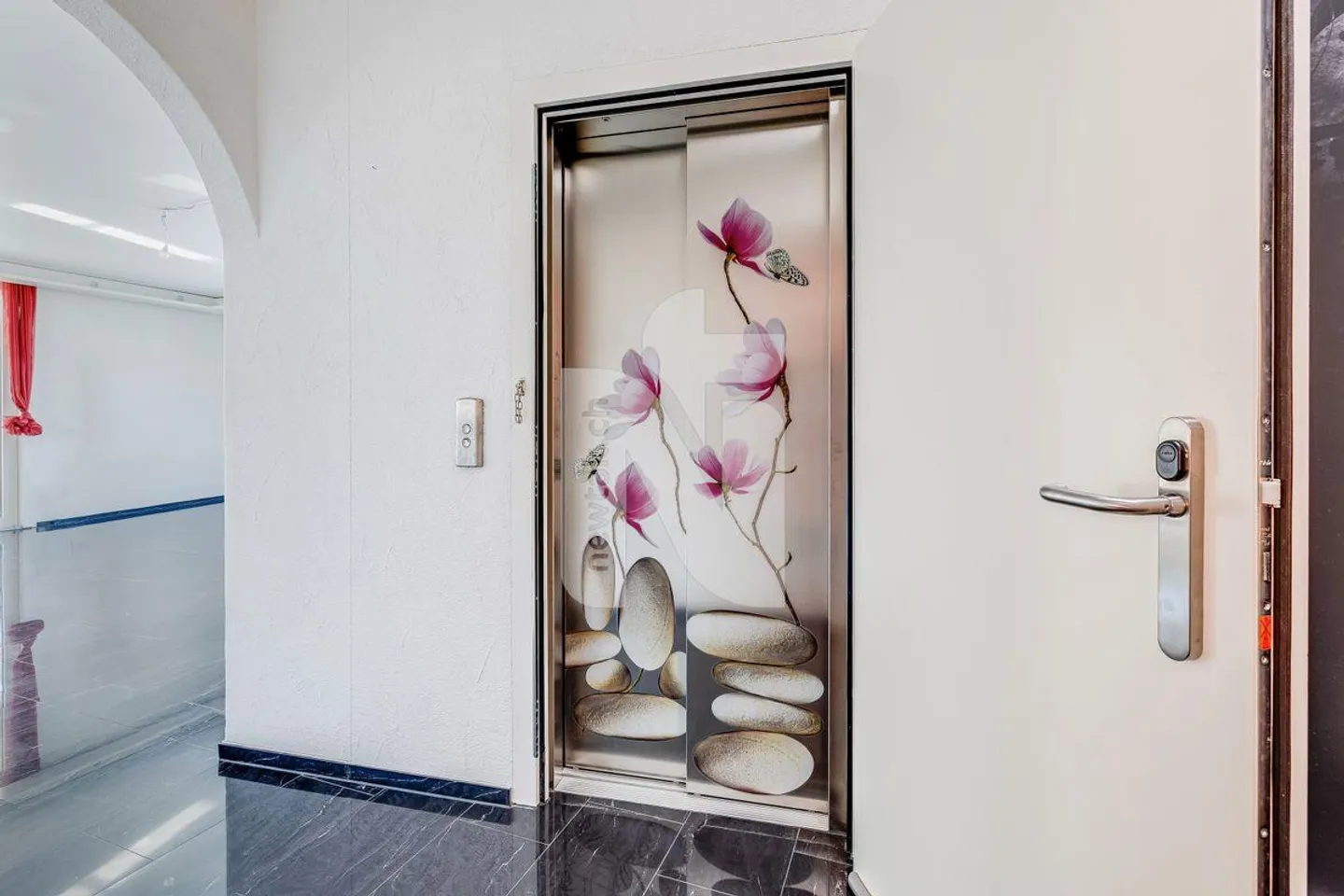 Exclusive penthouse apartment with direct lift access, spacious terrace, breathtaking views, and two underground parking spaces - Photo 11 of 13