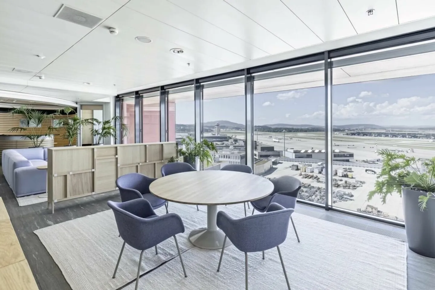 Bürofläche mit Flughafenblick - Foto 3 von 3