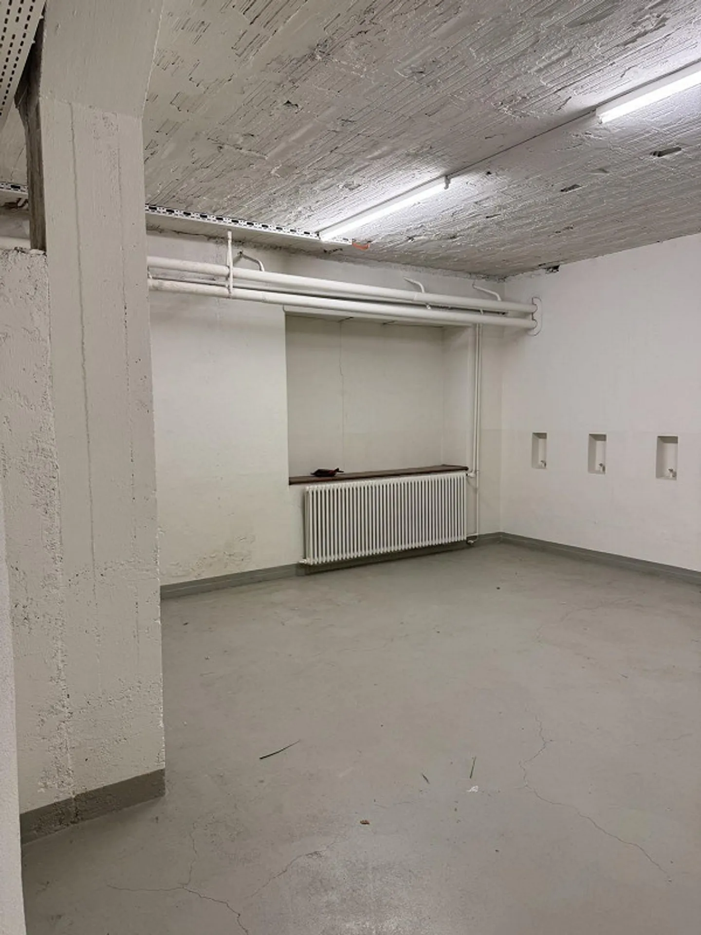 Dans la Lokstadt : espace de stockage de 31 m2 à louer - Photo 3 sur 4