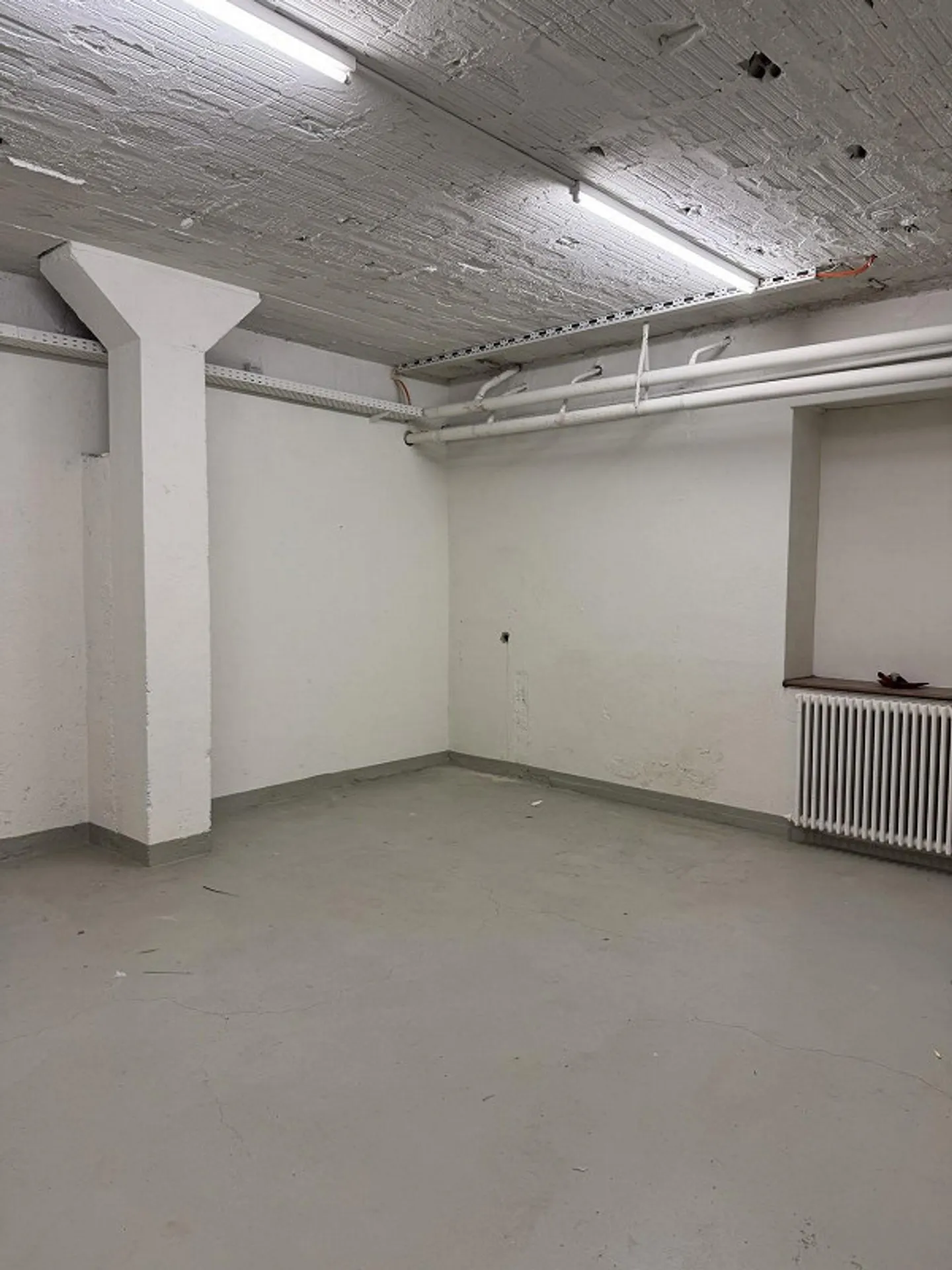 Dans la Lokstadt : espace de stockage de 31 m2 à louer - Photo 4 sur 4