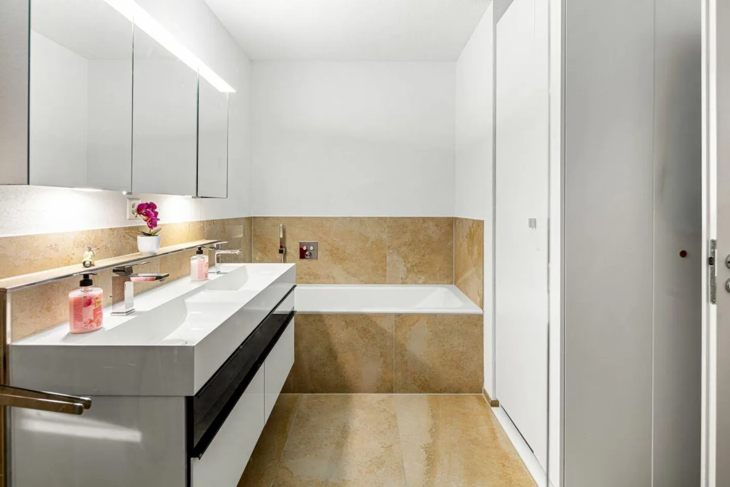 Maison spacieuse pour votre famille avec vue sur le lac - Photo 4 sur 6