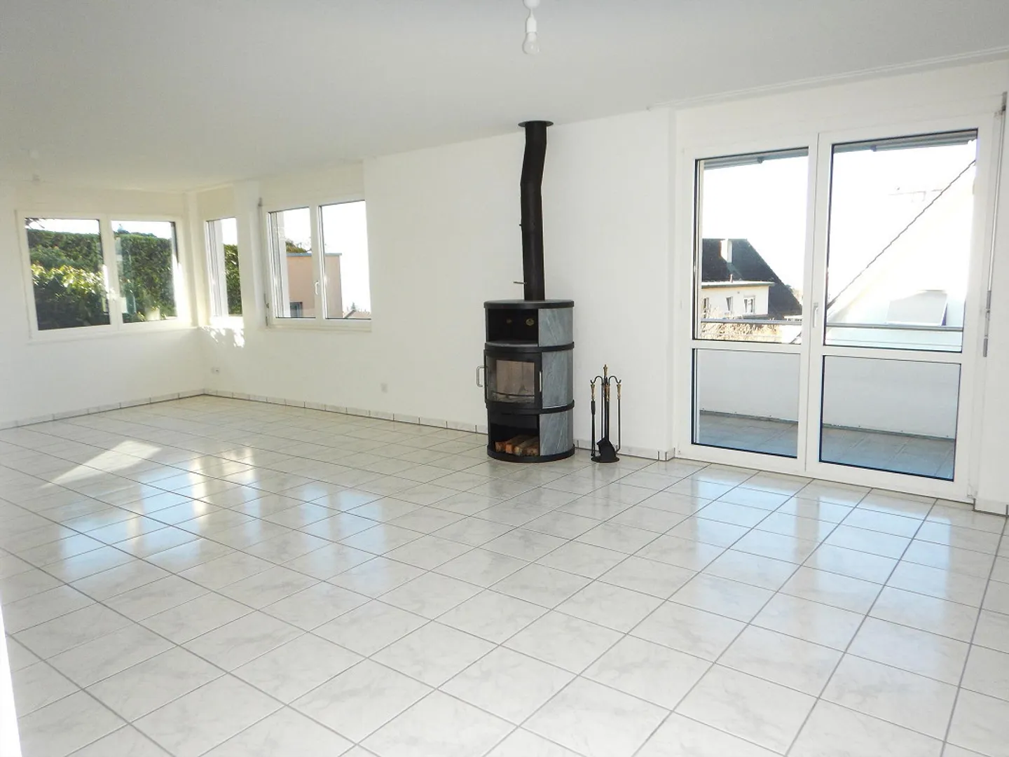À louer, ville de Zug appartement 3/2 pièces 115 m² BGF - Photo 2 sur 15
