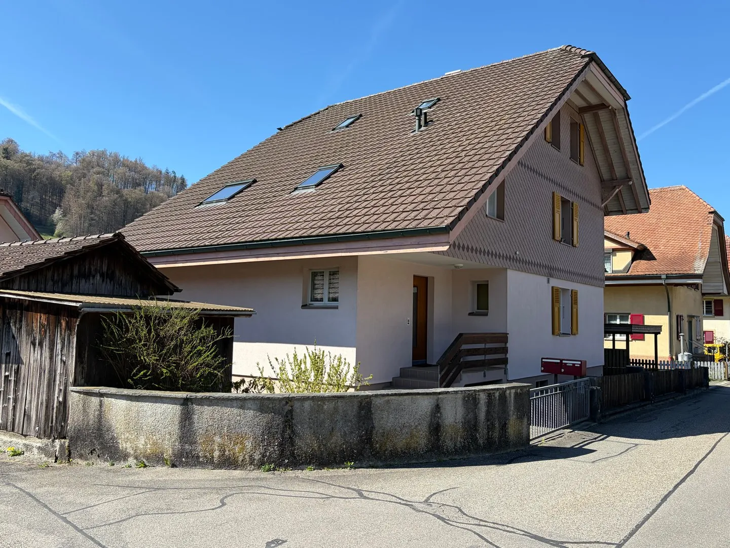 Two-family house with potential - Photo 2 of 11