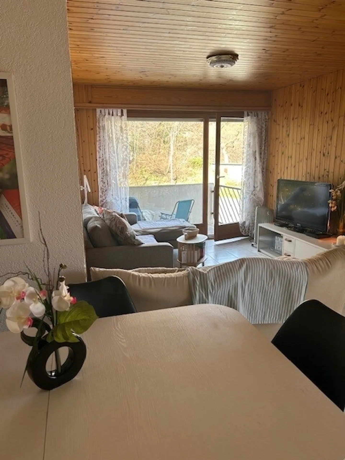 Charmant appartement 2.5 pièces - Photo 2 sur 8