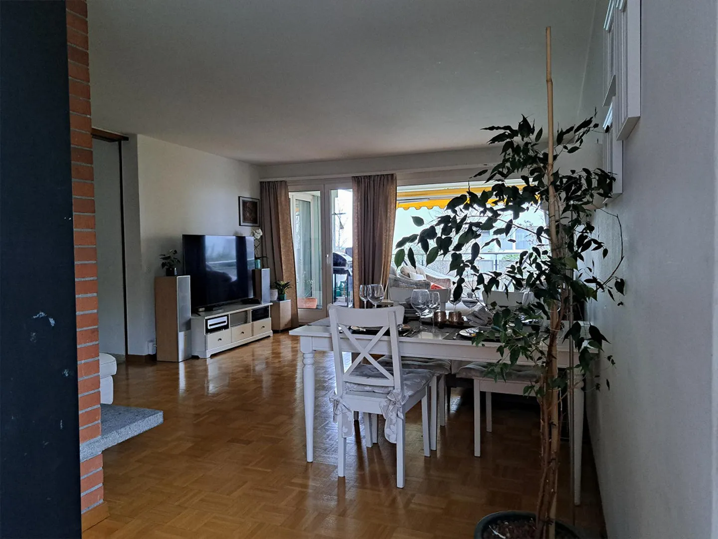 Une chambre dans un appartement partagé de 2 personnes dans un appartement lumineux avec cheminée et vue sur le lac - Photo 8 sur 16