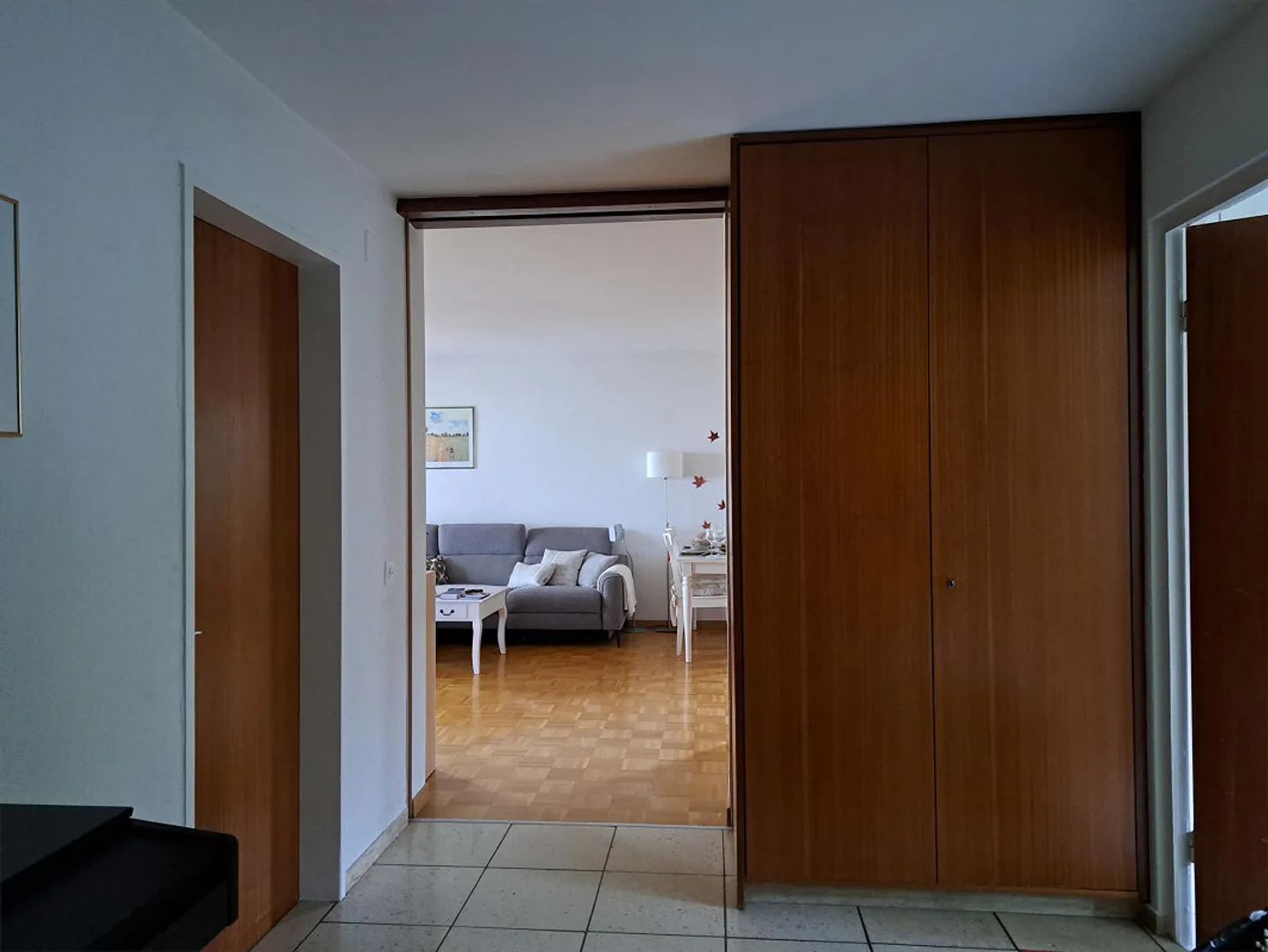 Une chambre dans un appartement partagé de 2 personnes dans un appartement lumineux avec cheminée et vue sur le lac - Photo 14 sur 16