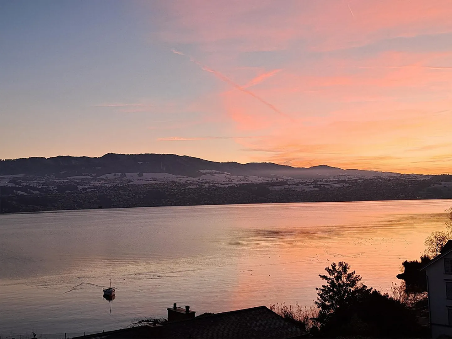 Une chambre dans un appartement partagé de 2 personnes dans un appartement lumineux avec cheminée et vue sur le lac - Photo 15 sur 16
