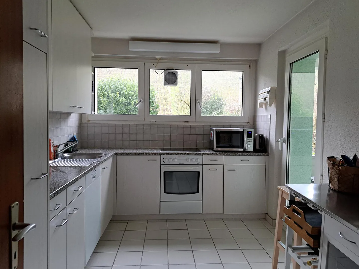 Une chambre dans un appartement partagé de 2 personnes dans un appartement lumineux avec cheminée et vue sur le lac - Photo 10 sur 16