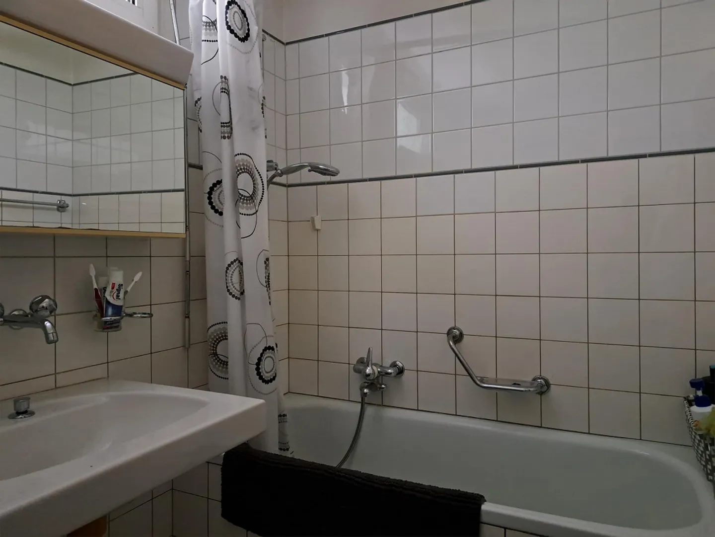 Une chambre dans un appartement partagé de 2 personnes dans un appartement lumineux avec cheminée et vue sur le lac - Photo 13 sur 16