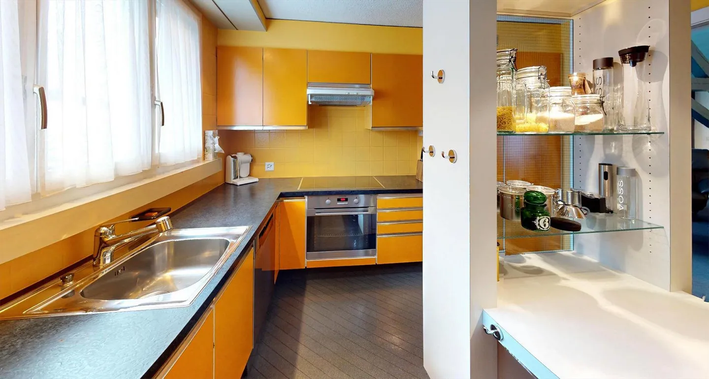 Residential building with commercial space: Room for work and hobby - Photo 10 of 13