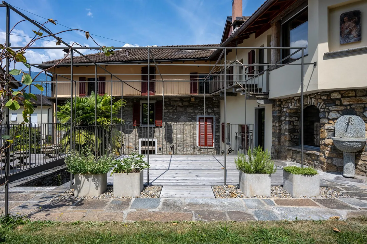 Appartamento duplex di 2,5 locali completamente ristrutturato e attraente - Foto 1 di 16