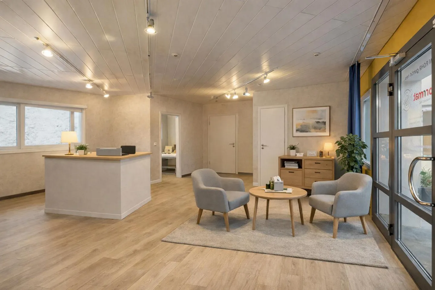 Residential building with commercial space: Room for work and hobby - Photo 5 of 13