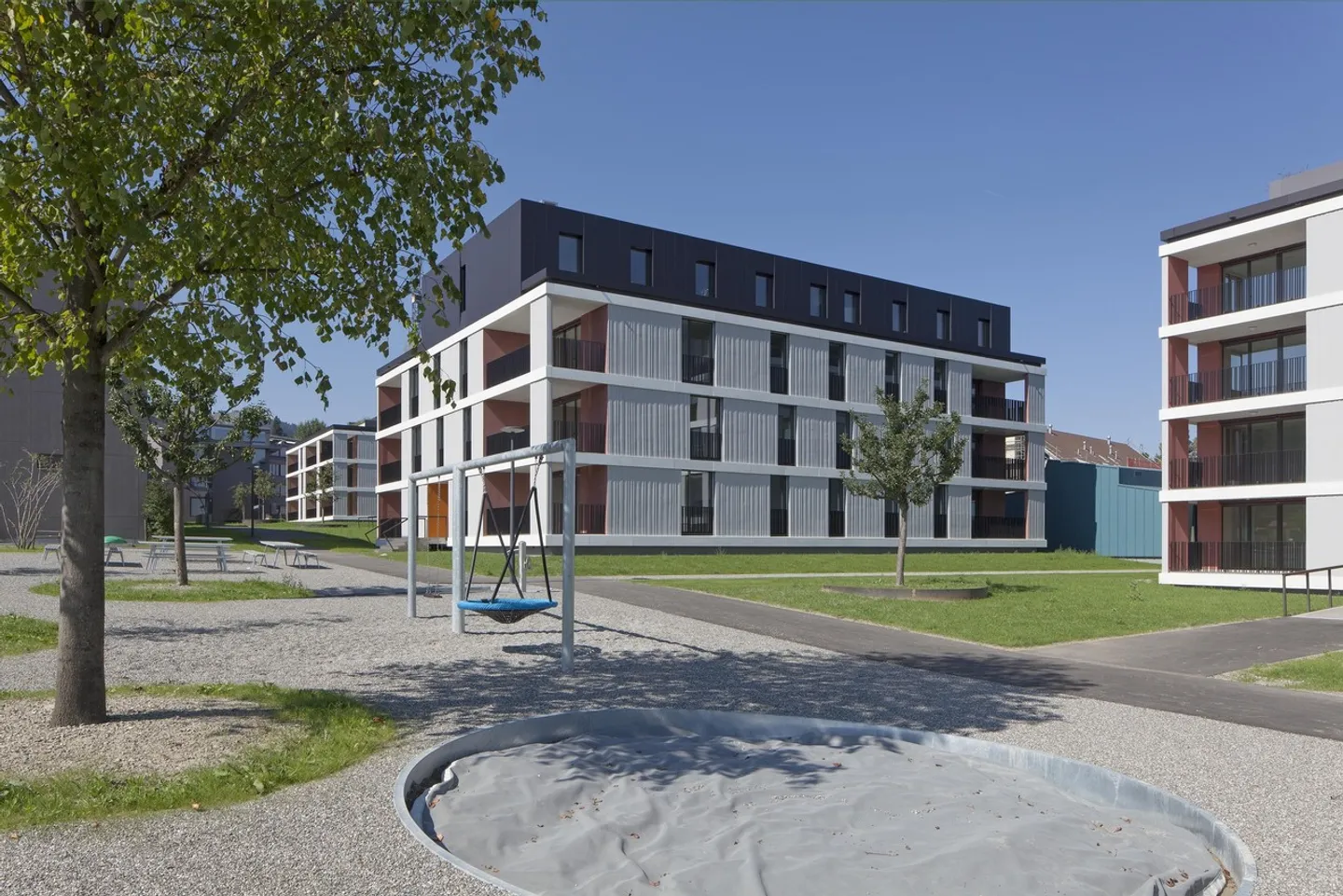 Vie moderne à la gare d'Esslingen - Photo 2 sur 6