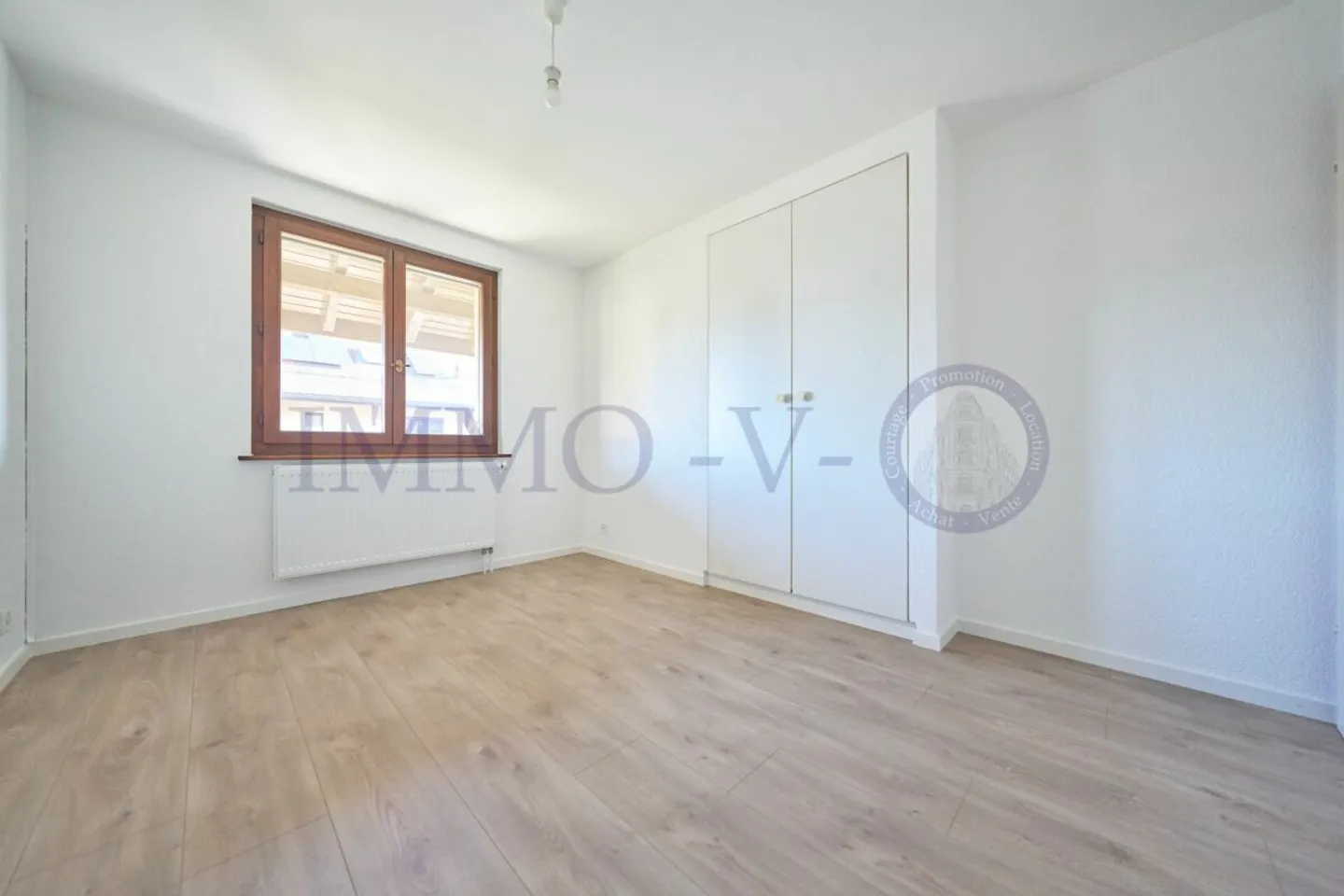 IDEAL LOCATION WITH GARDEN - Photo 9 of 12