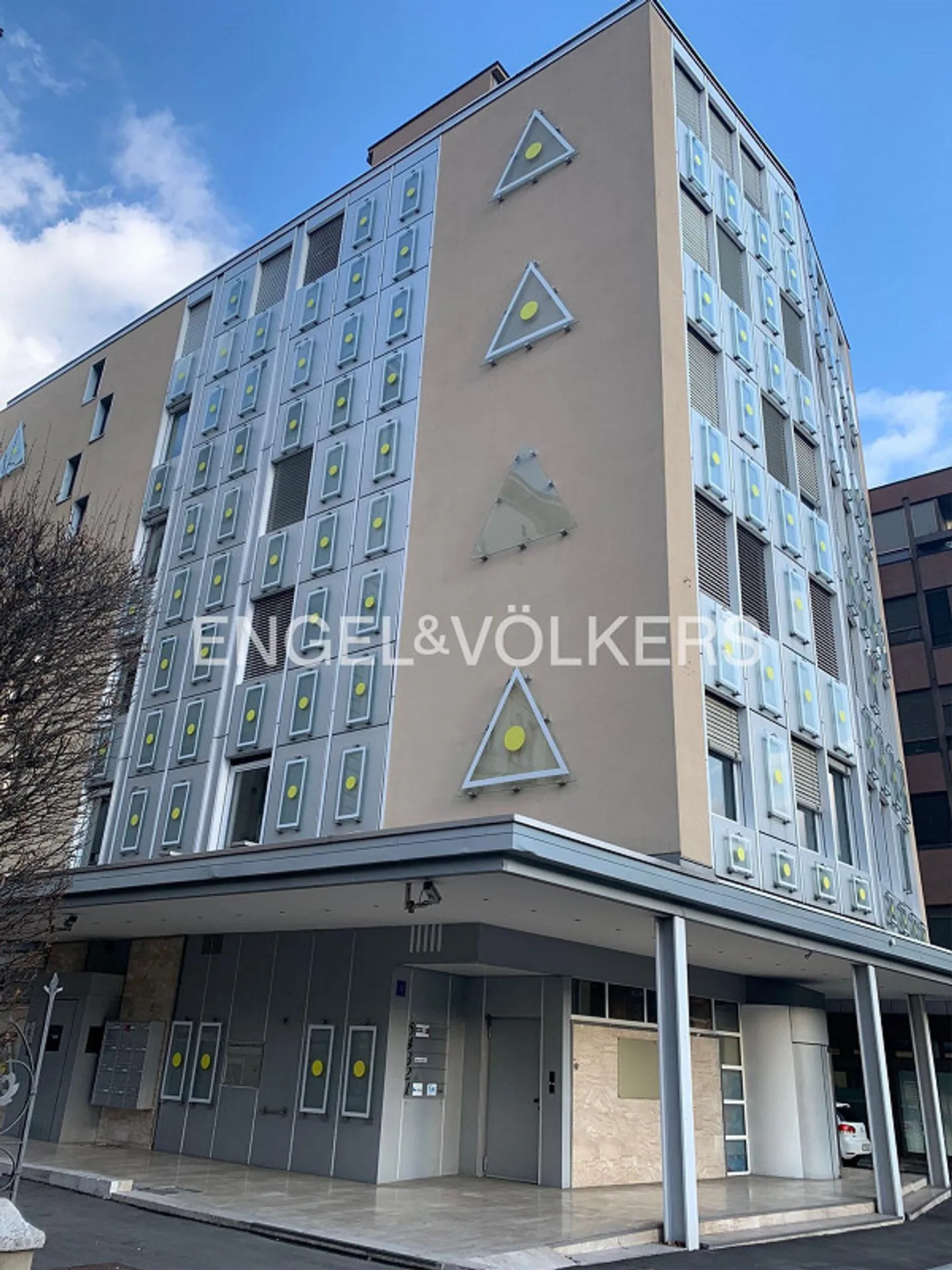 Palazzina per uffici/ Bürogebäude - Foto 1 di 2