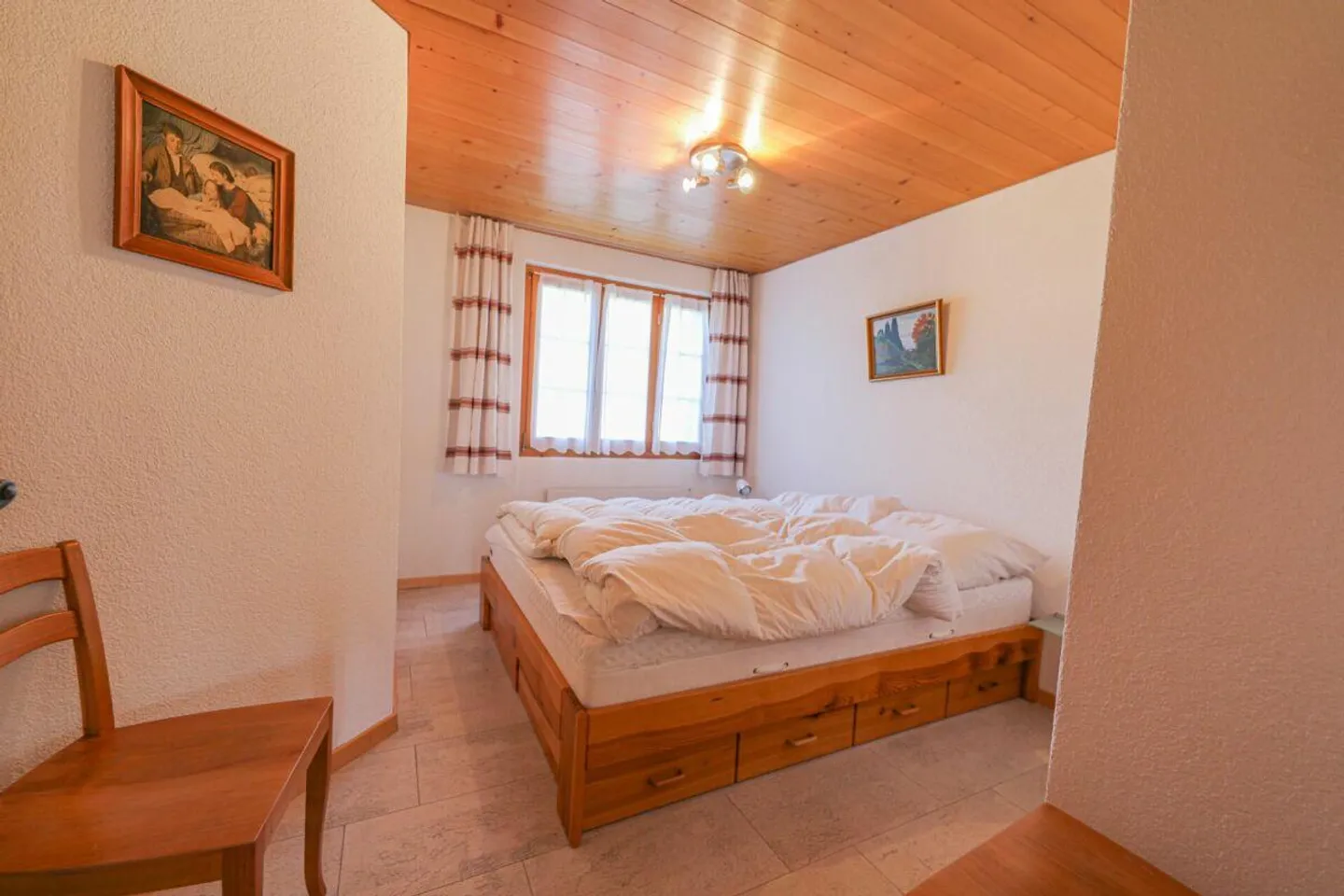 Charming 4.5 room apartment in a cozy chalet with garden - Photo 6 of 10