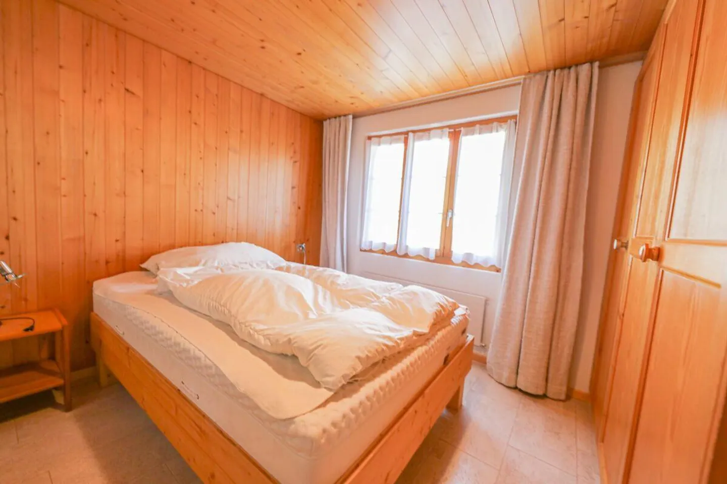 Charming 4.5 room apartment in a cozy chalet with garden - Photo 7 of 10