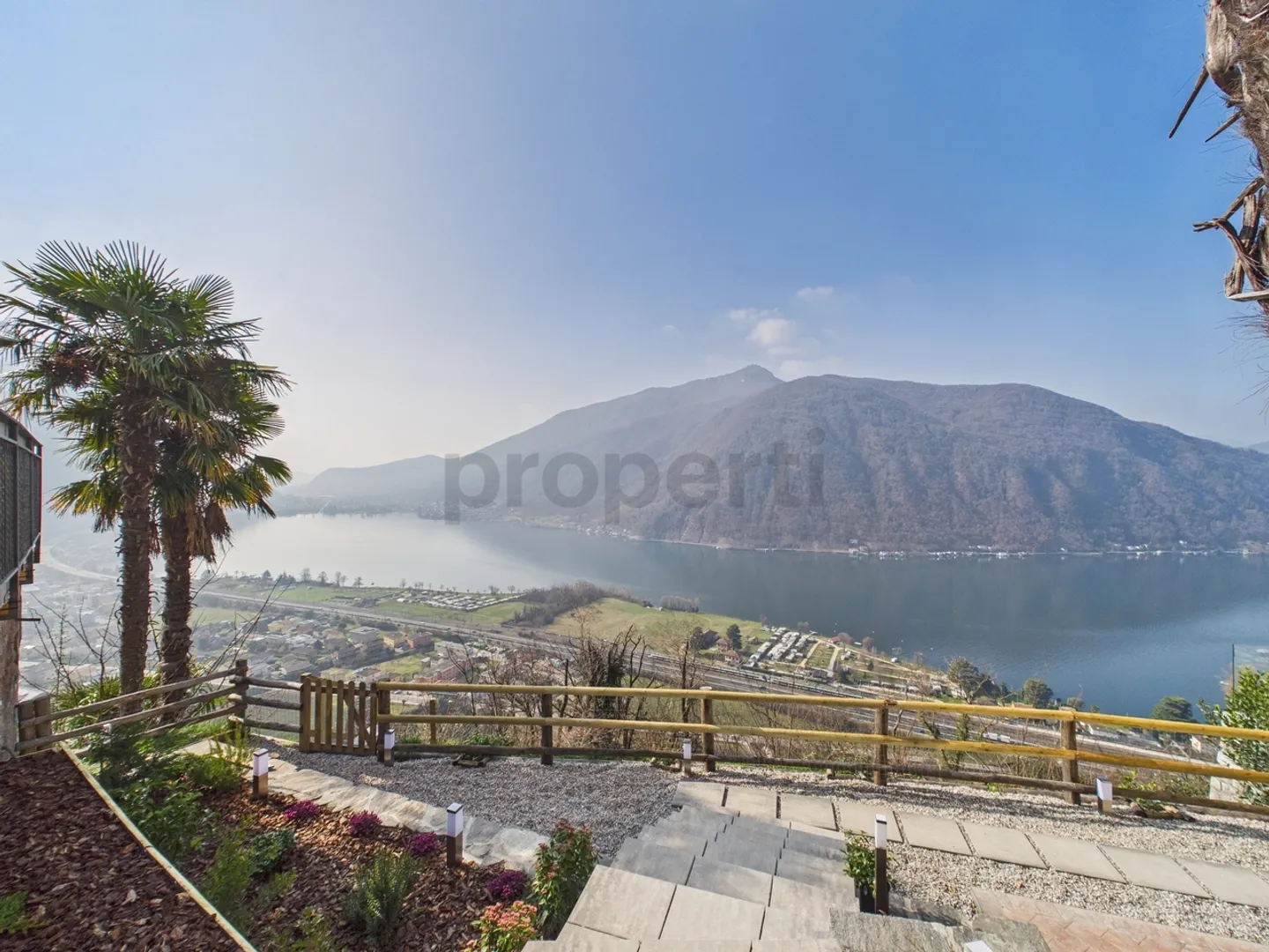 Villa Elegante con Vista Mozzafiato - Foto 1 di 13