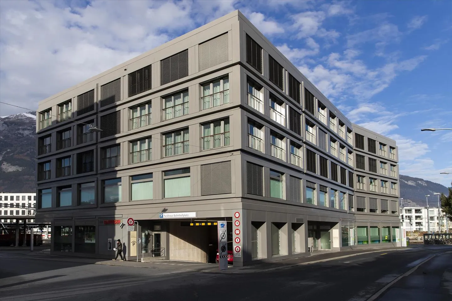 Tiefgaragenplatz direkt beim Bahnhof - Foto 1 von 1