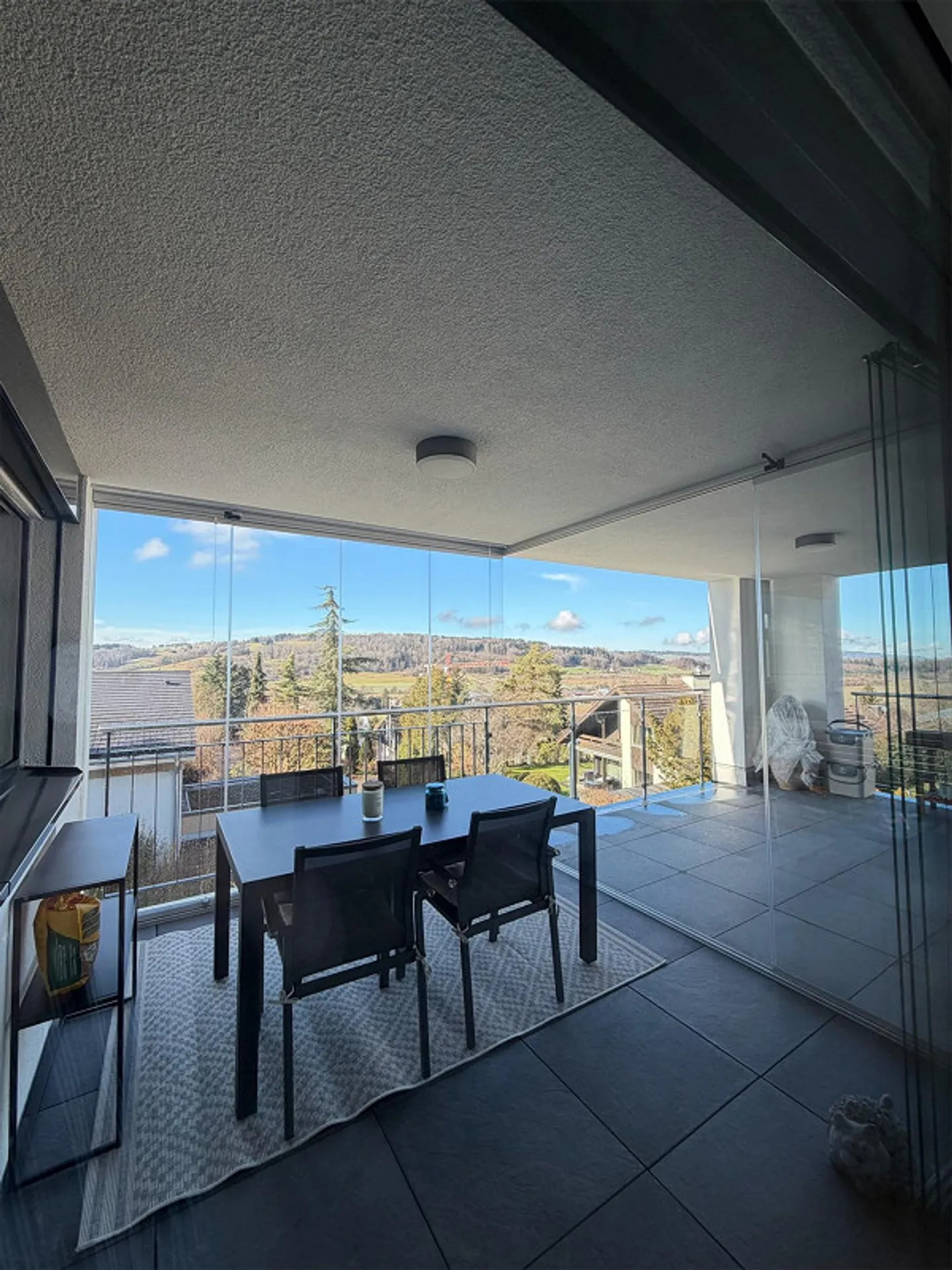 Large 3.5 room apartment including 2 parking spaces in the tax-friendly Wettswil - Photo 2 of 11