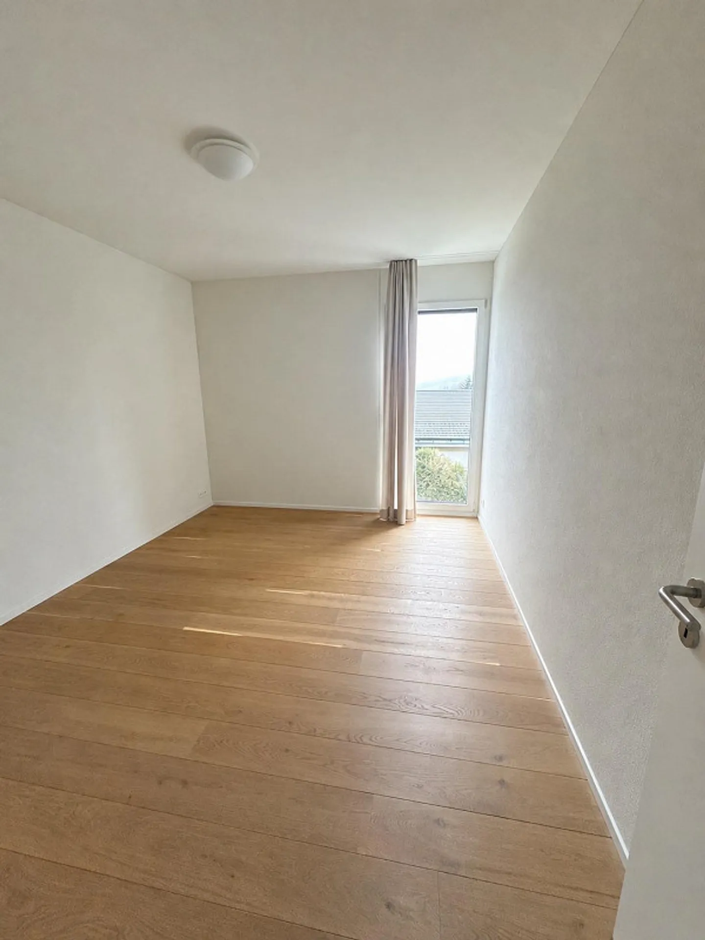 Large 3.5 room apartment including 2 parking spaces in the tax-friendly Wettswil - Photo 8 of 11