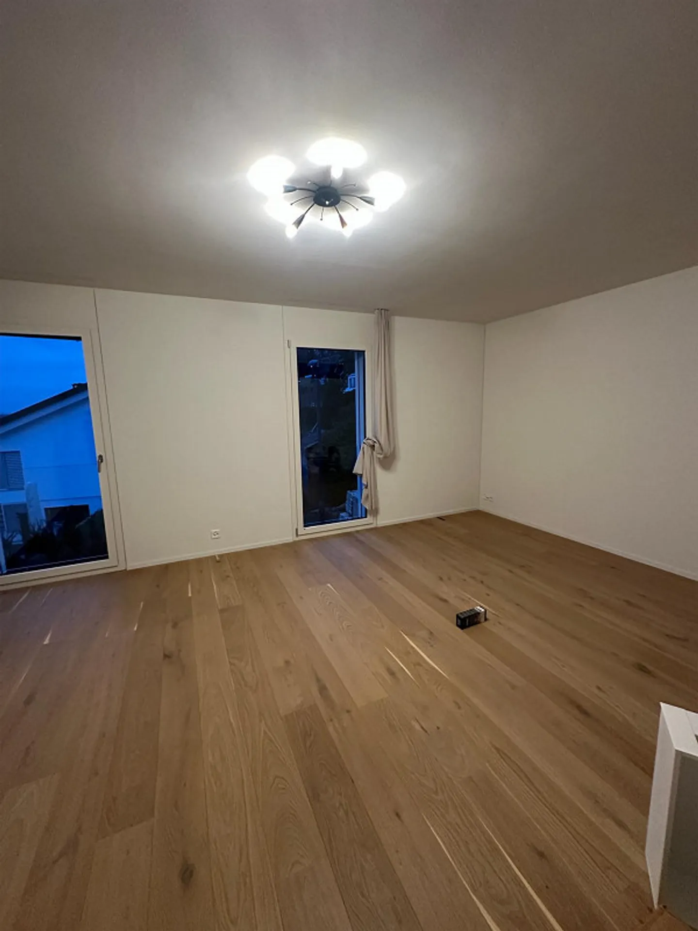 Large 3.5 room apartment including 2 parking spaces in the tax-friendly Wettswil - Photo 9 of 11