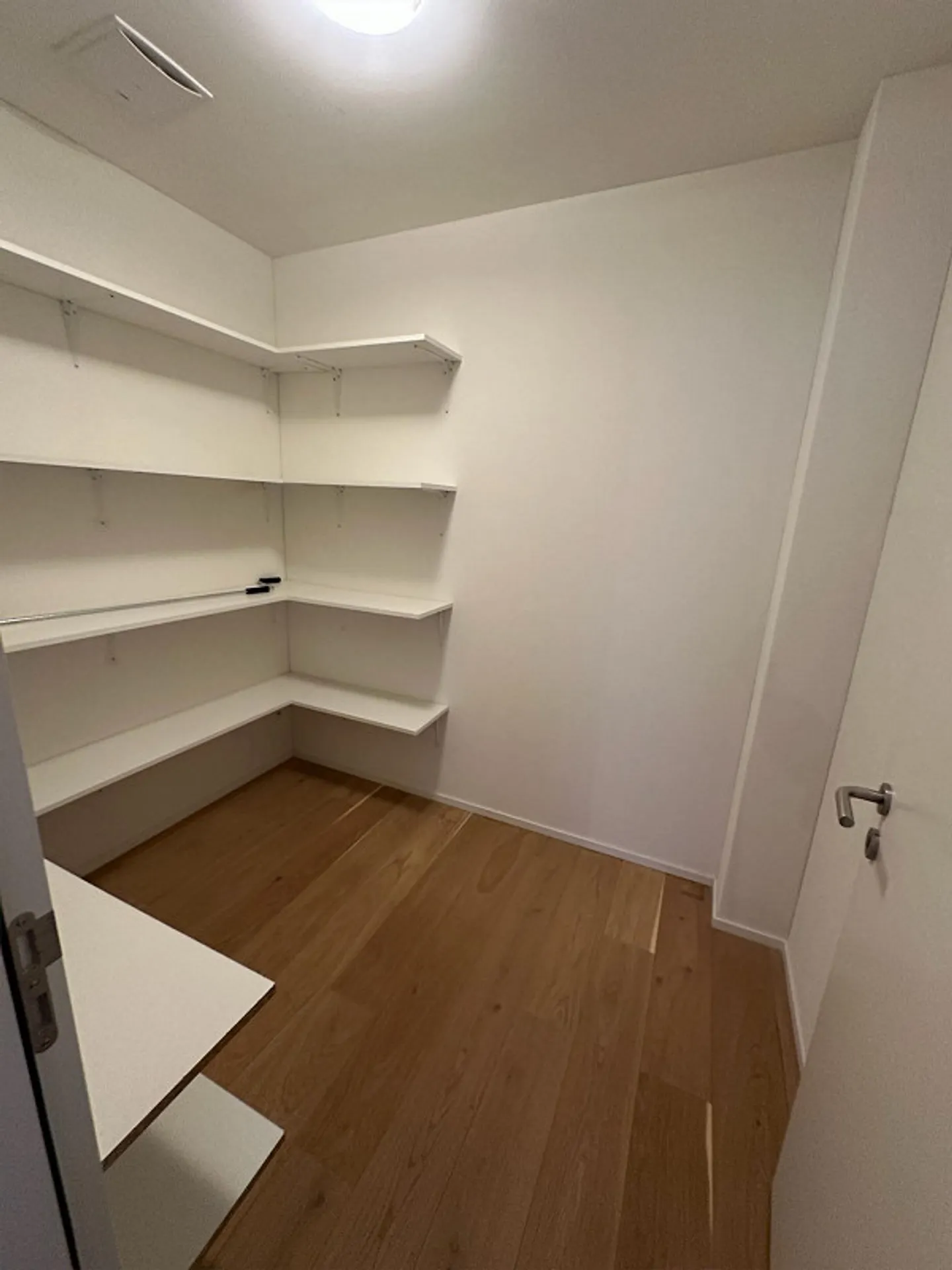 Large 3.5 room apartment including 2 parking spaces in the tax-friendly Wettswil - Photo 10 of 11