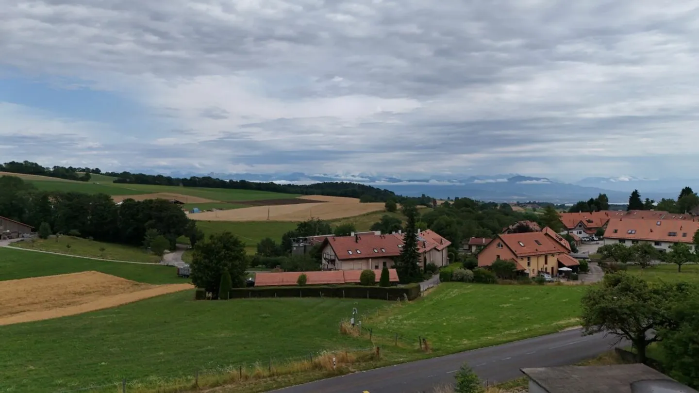 Nouvel appartement de 4,5 pièces dans les combles - Photo 2 sur 5