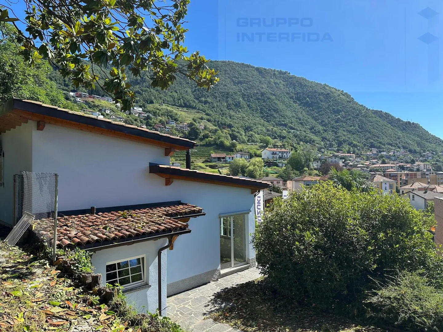 EINFAMILIENHAUS MIT GARTEN - Foto 1 von 11