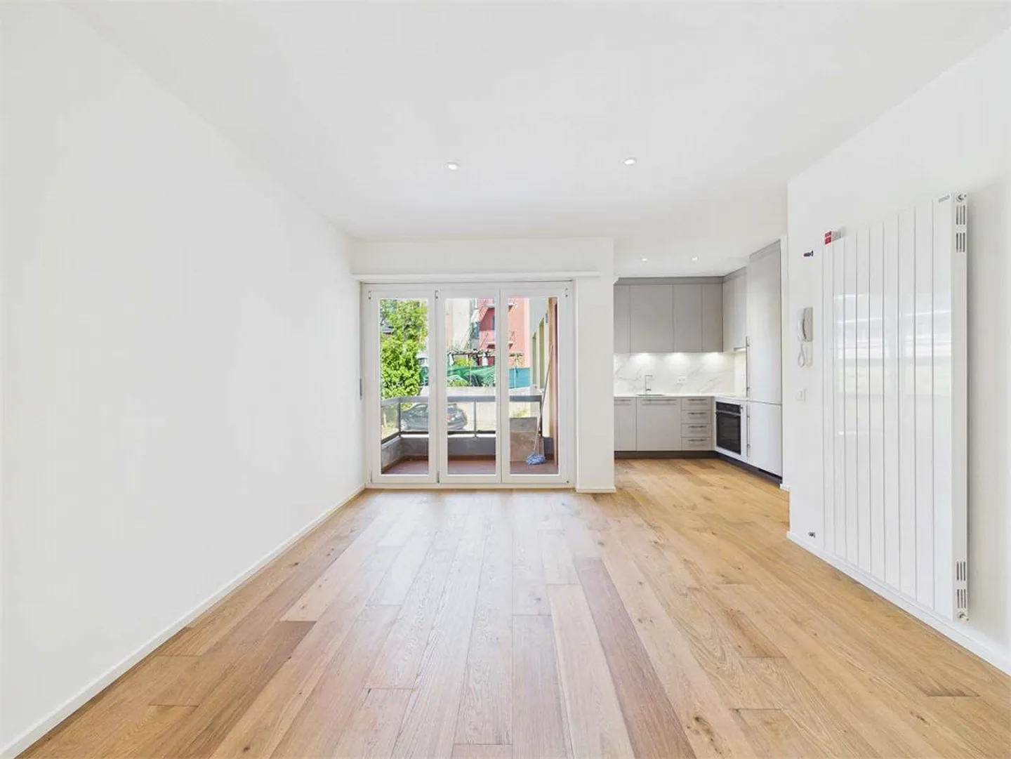 Appartement spacieux et lumineux de 2,5 pièces - Photo 3 sur 7