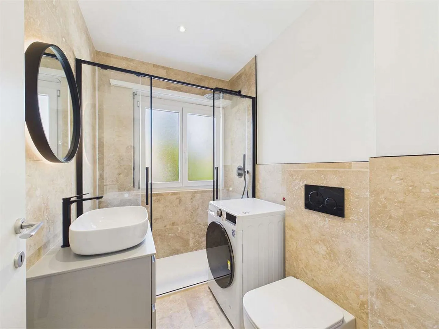 Appartement spacieux et lumineux de 2,5 pièces - Photo 7 sur 7