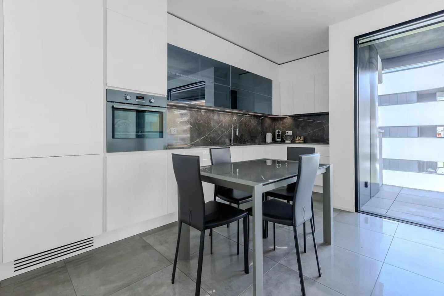 MODERN APARTMENT 2.5 ROOMS WITH TERRACE IN PREGASSONA - Photo 1 of 9