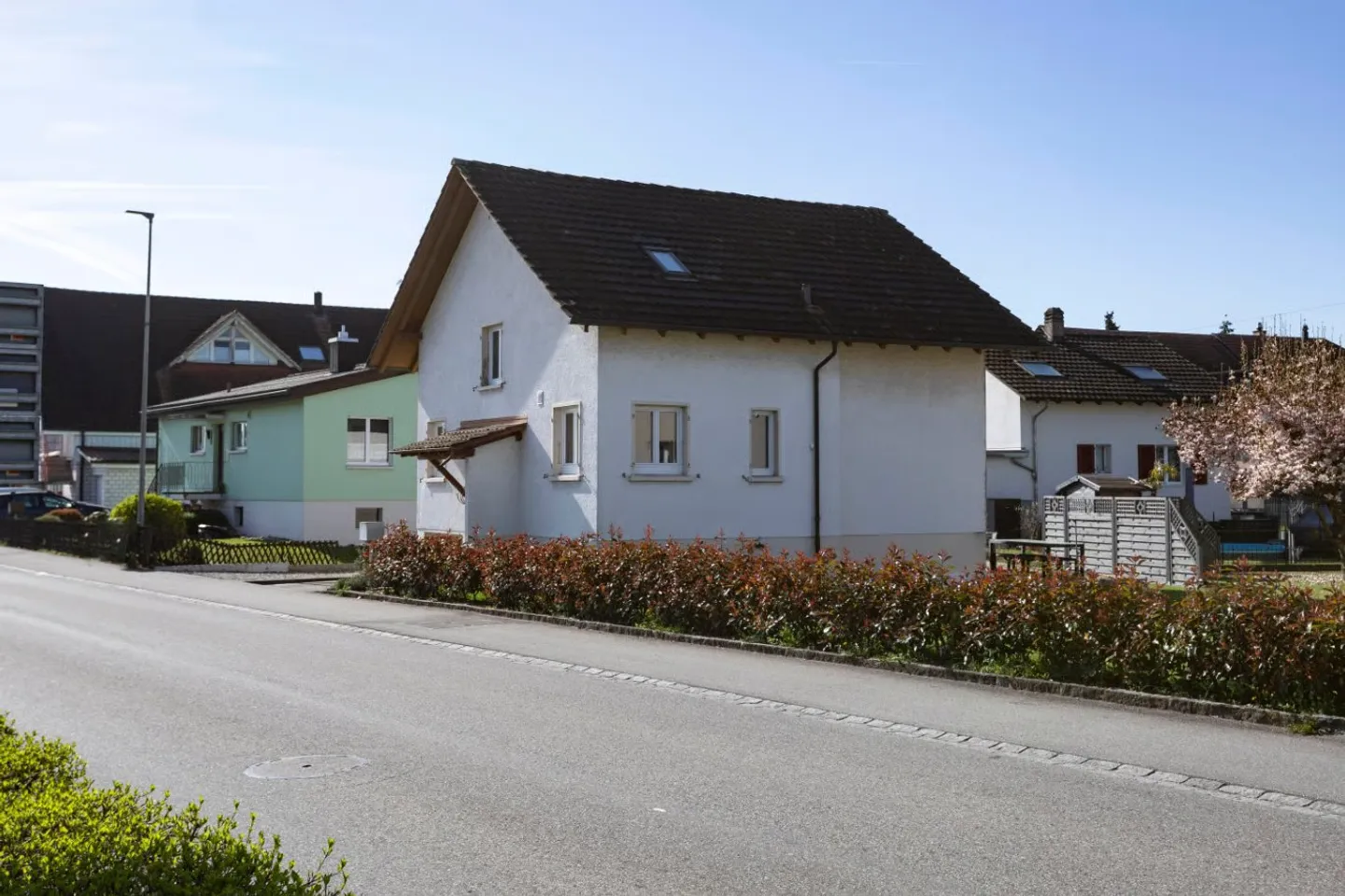 Charming single-family house with large garden in Subingen - Photo 1 of 19