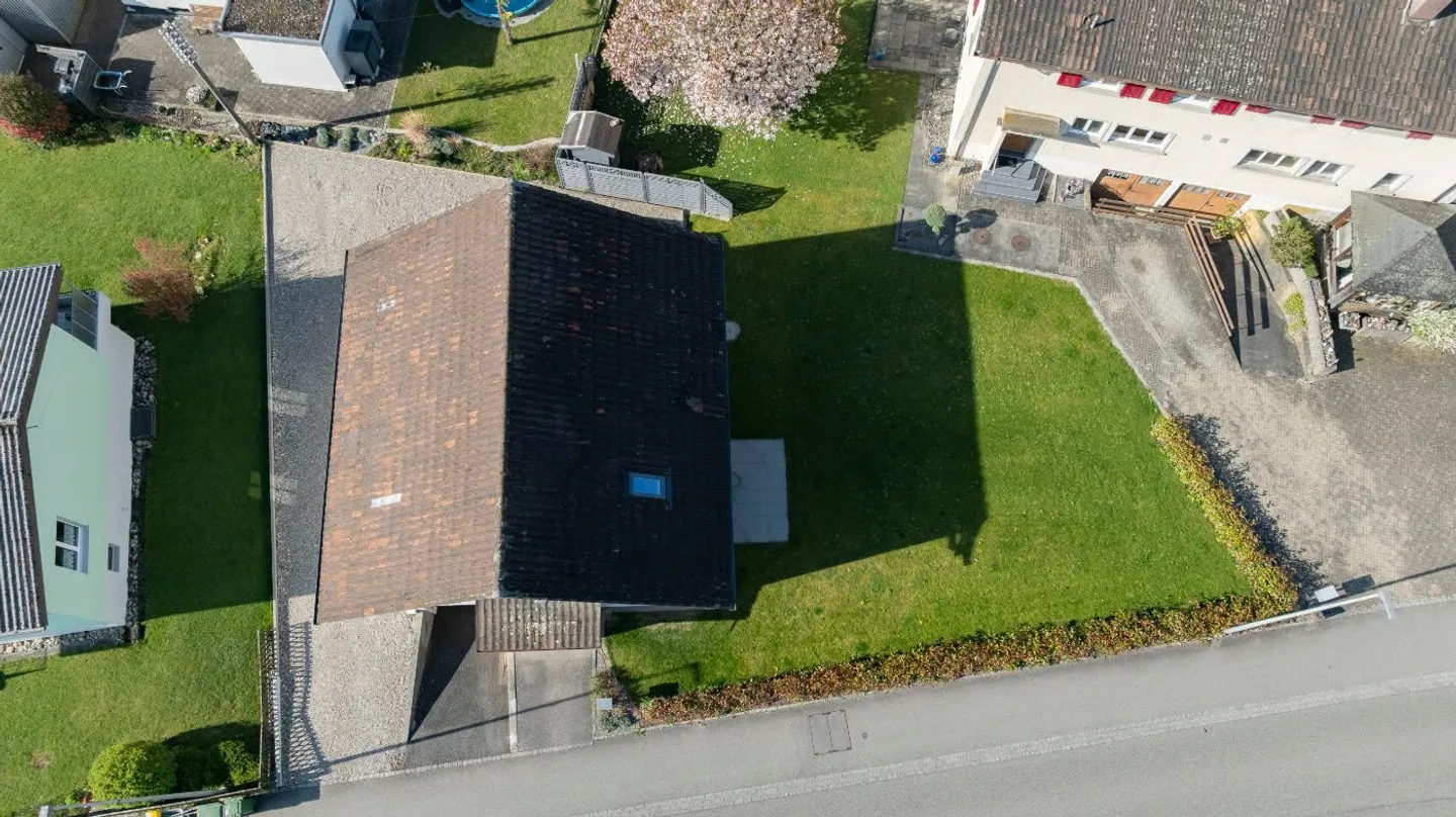 Charming single-family house with large garden in Subingen - Photo 3 of 19