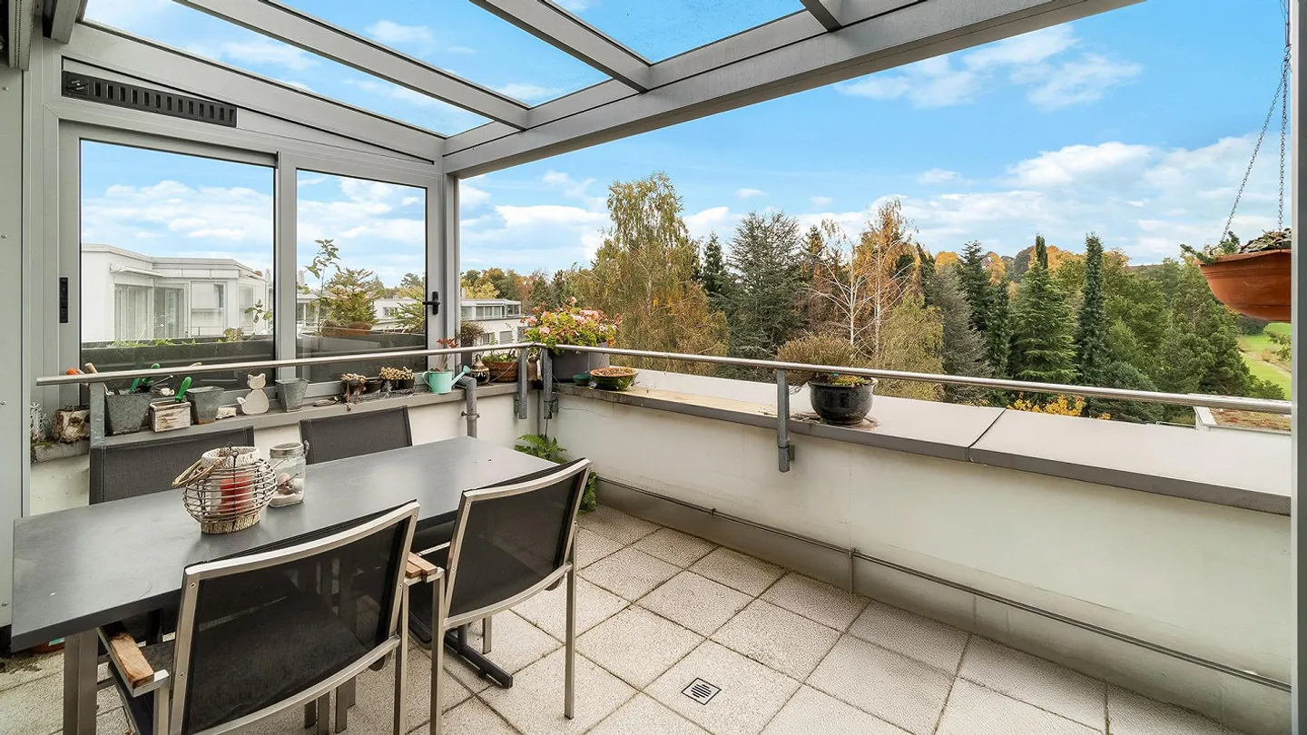 Light-flooded penthouse dream with a view - Photo 2 of 4