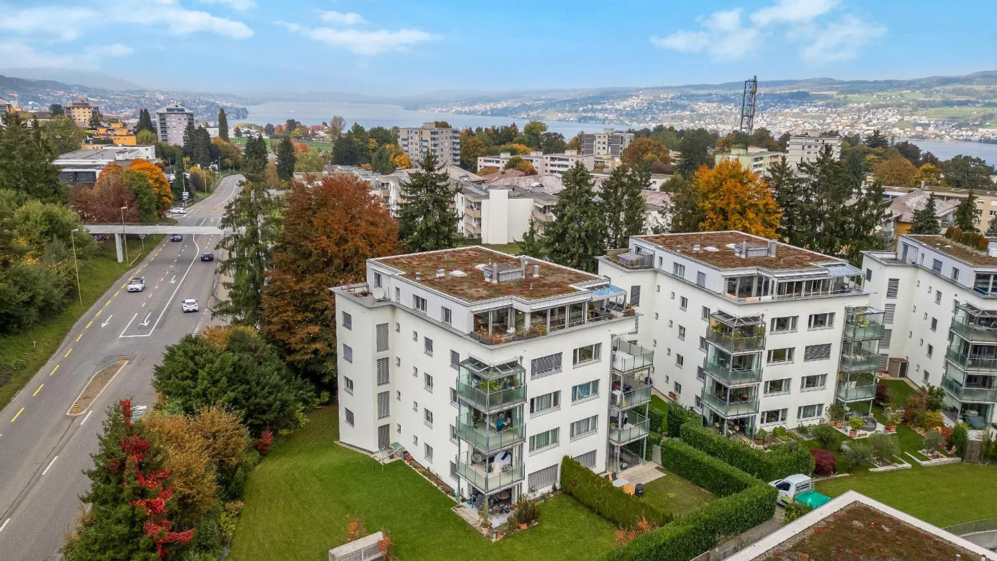 Light-flooded penthouse dream with a view - Photo 3 of 4