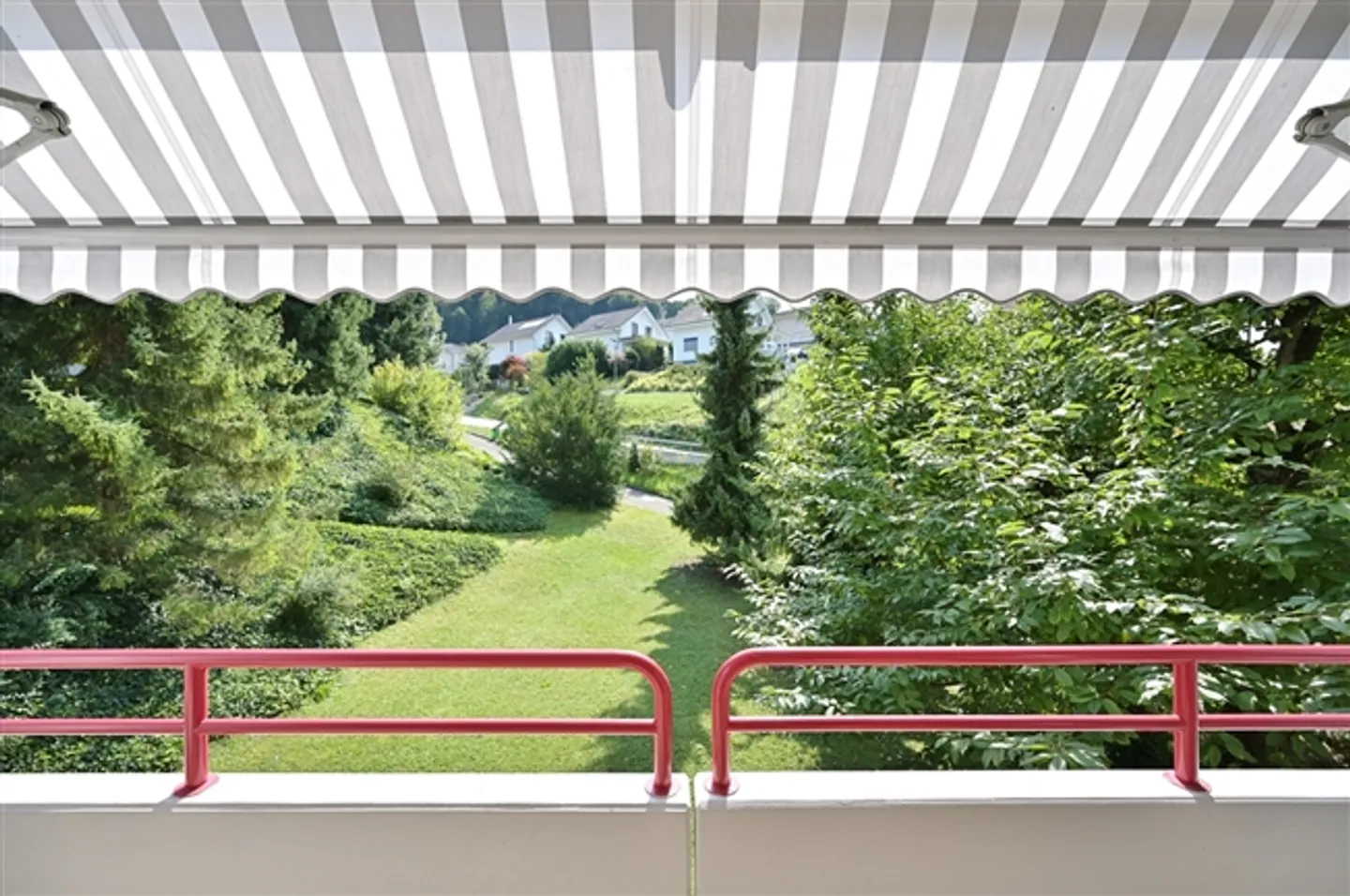 IDYLLIC LIVING EXPERIENCE IN PARK-LIKE SURROUNDINGS - Photo 6 of 11