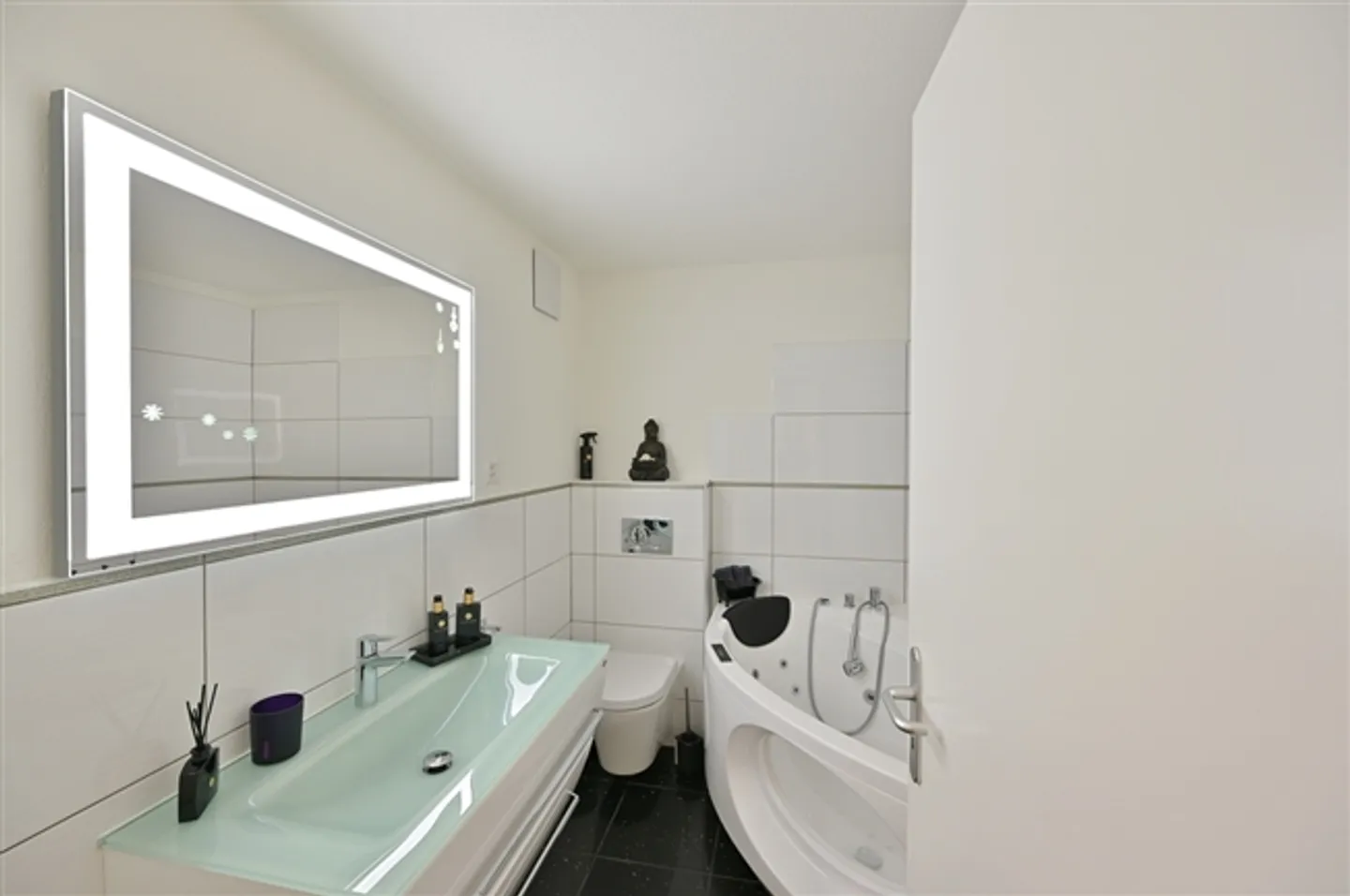 IDYLLIC LIVING EXPERIENCE IN PARK-LIKE SURROUNDINGS - Photo 9 of 11